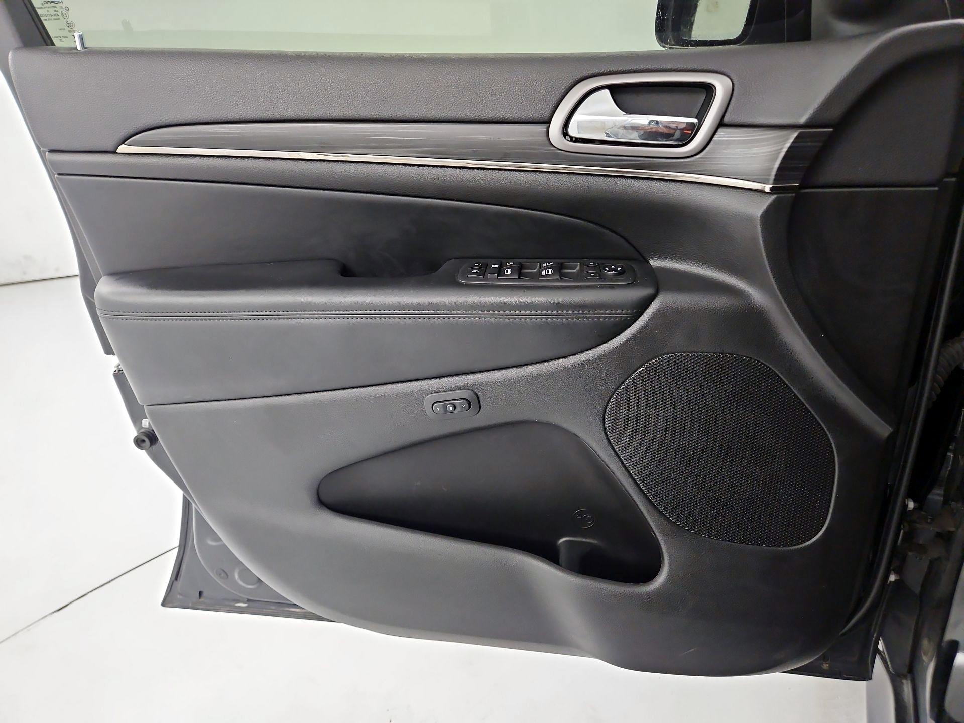 Thumbnail: 2020 Jeep Grand Cherokee - 12