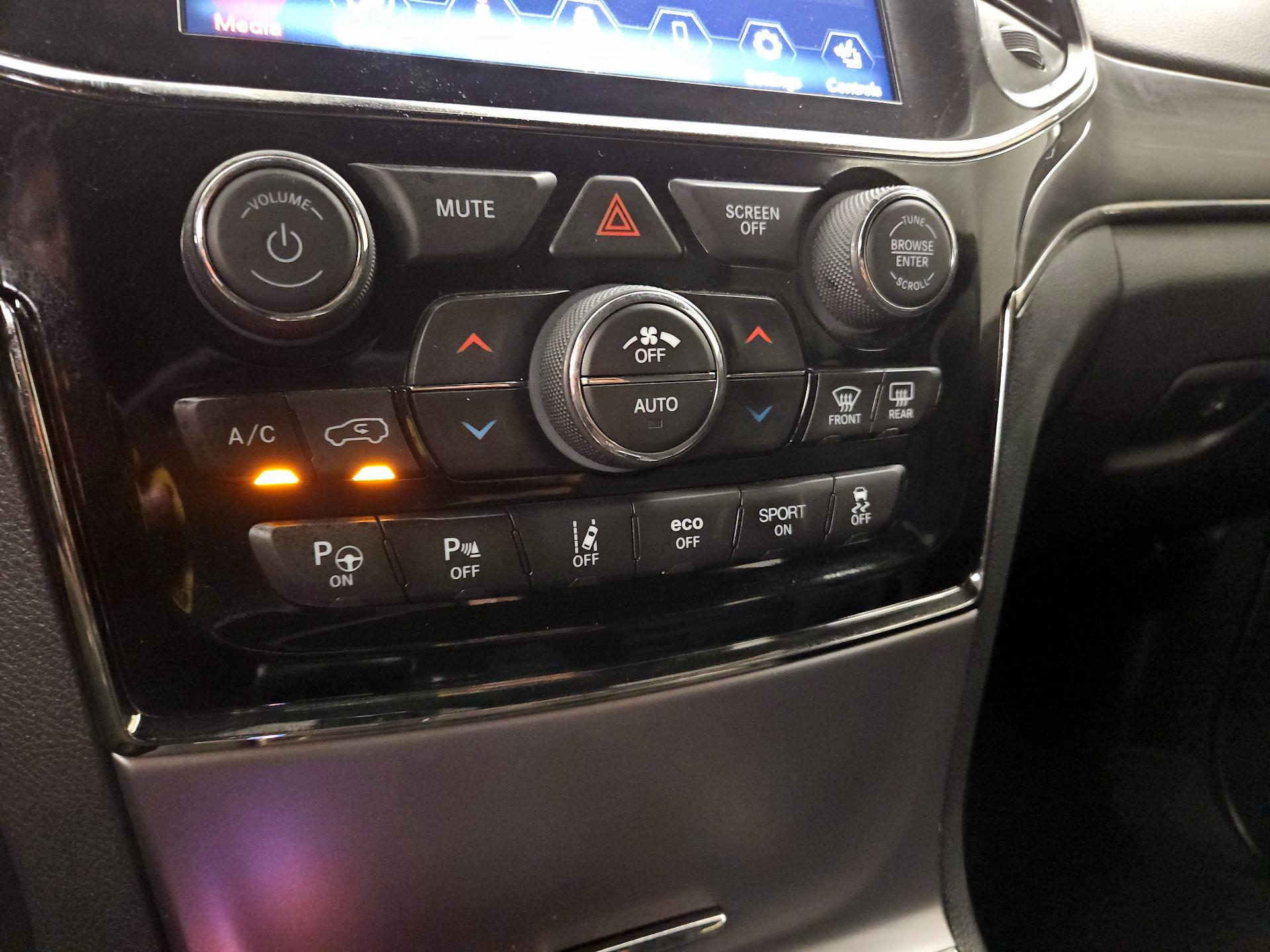 Thumbnail: 2020 Jeep Grand Cherokee - 17