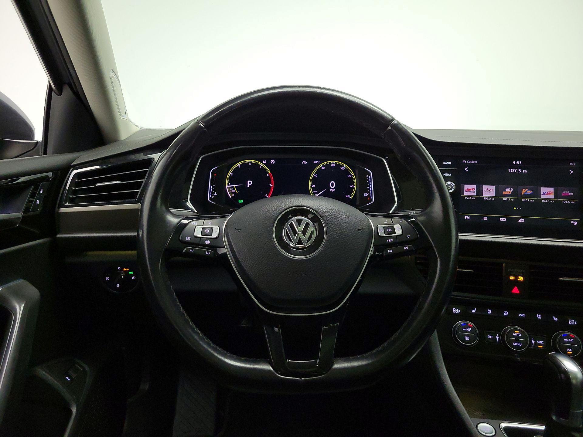 Thumbnail: 2019 Volkswagen Jetta - 10