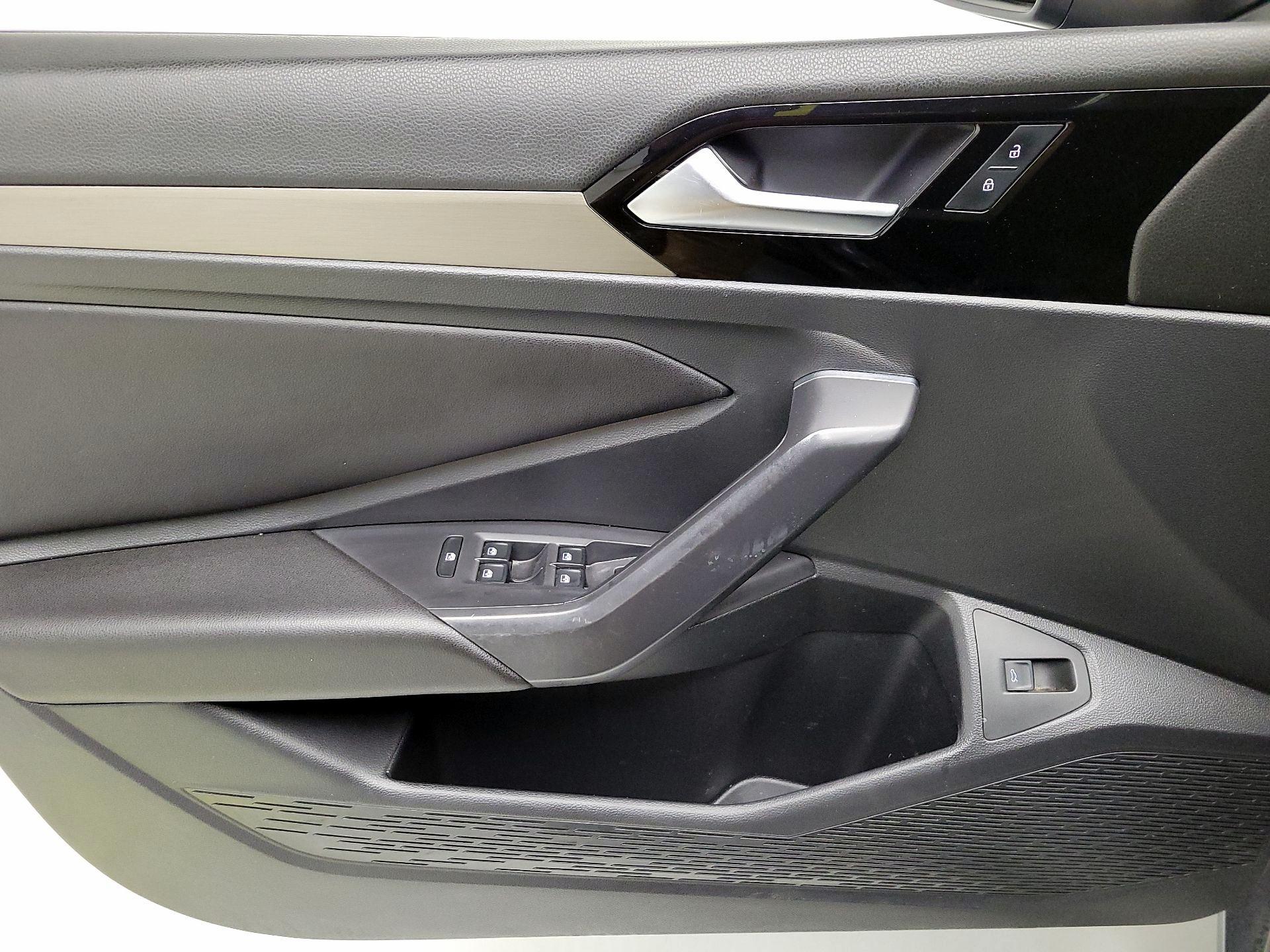 Thumbnail: 2019 Volkswagen Jetta - 12