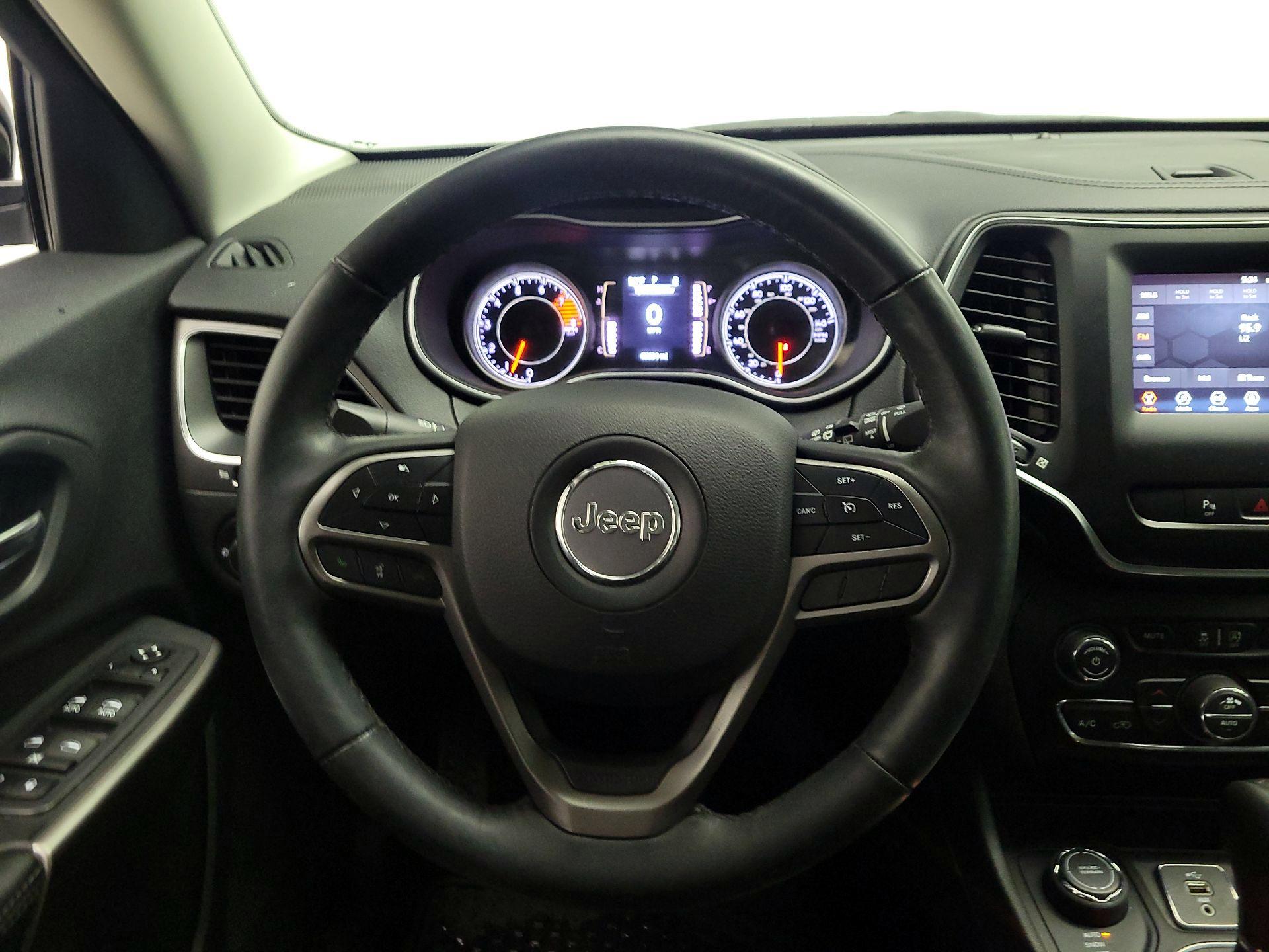 Thumbnail: 2019 Jeep Cherokee - 10