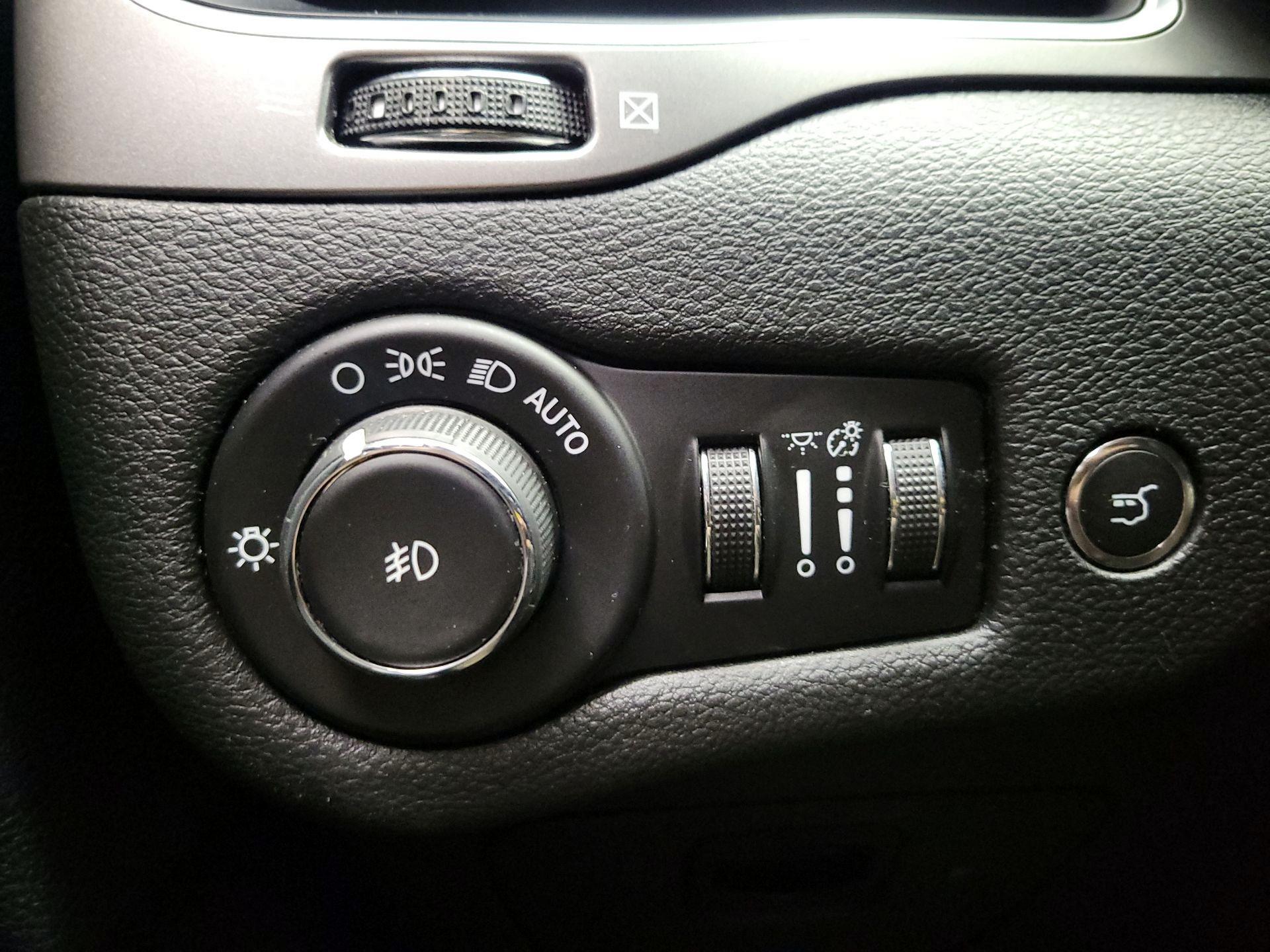 Thumbnail: 2019 Jeep Cherokee - 13