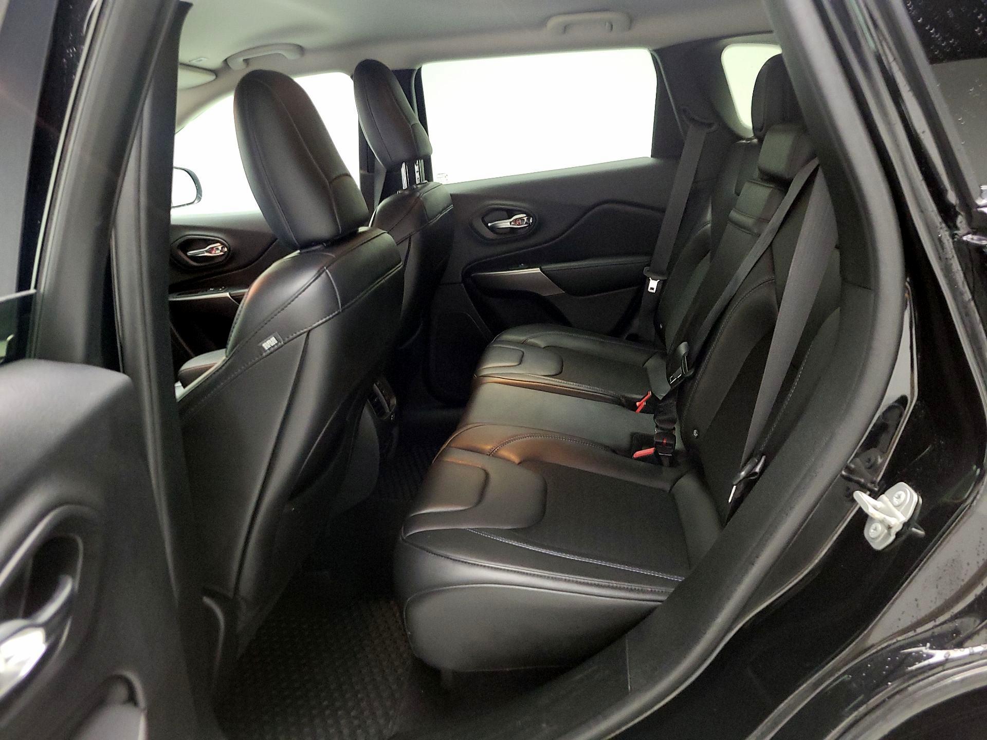 Thumbnail: 2019 Jeep Cherokee - 19