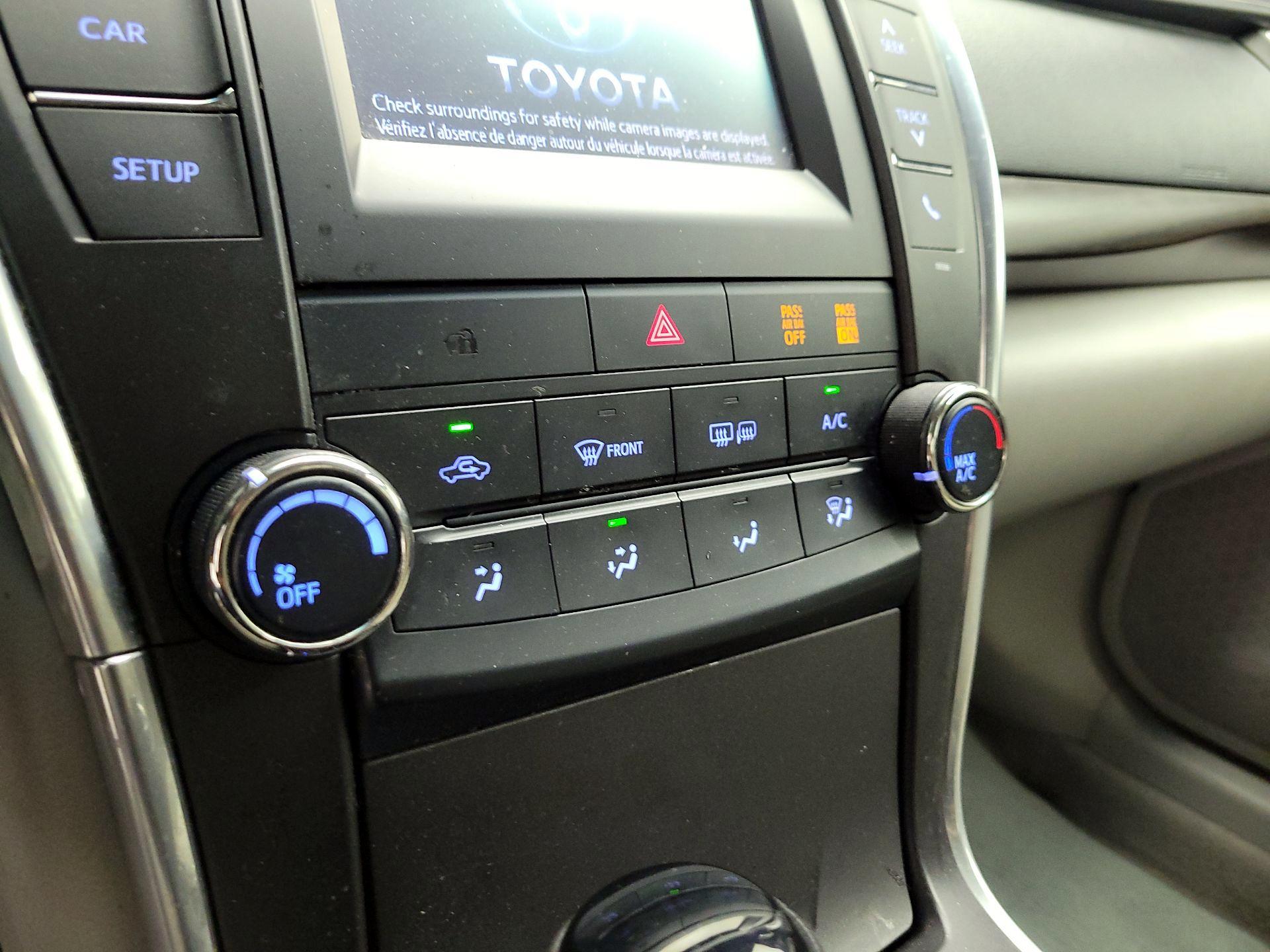 Thumbnail: 2015 Toyota Camry - 14