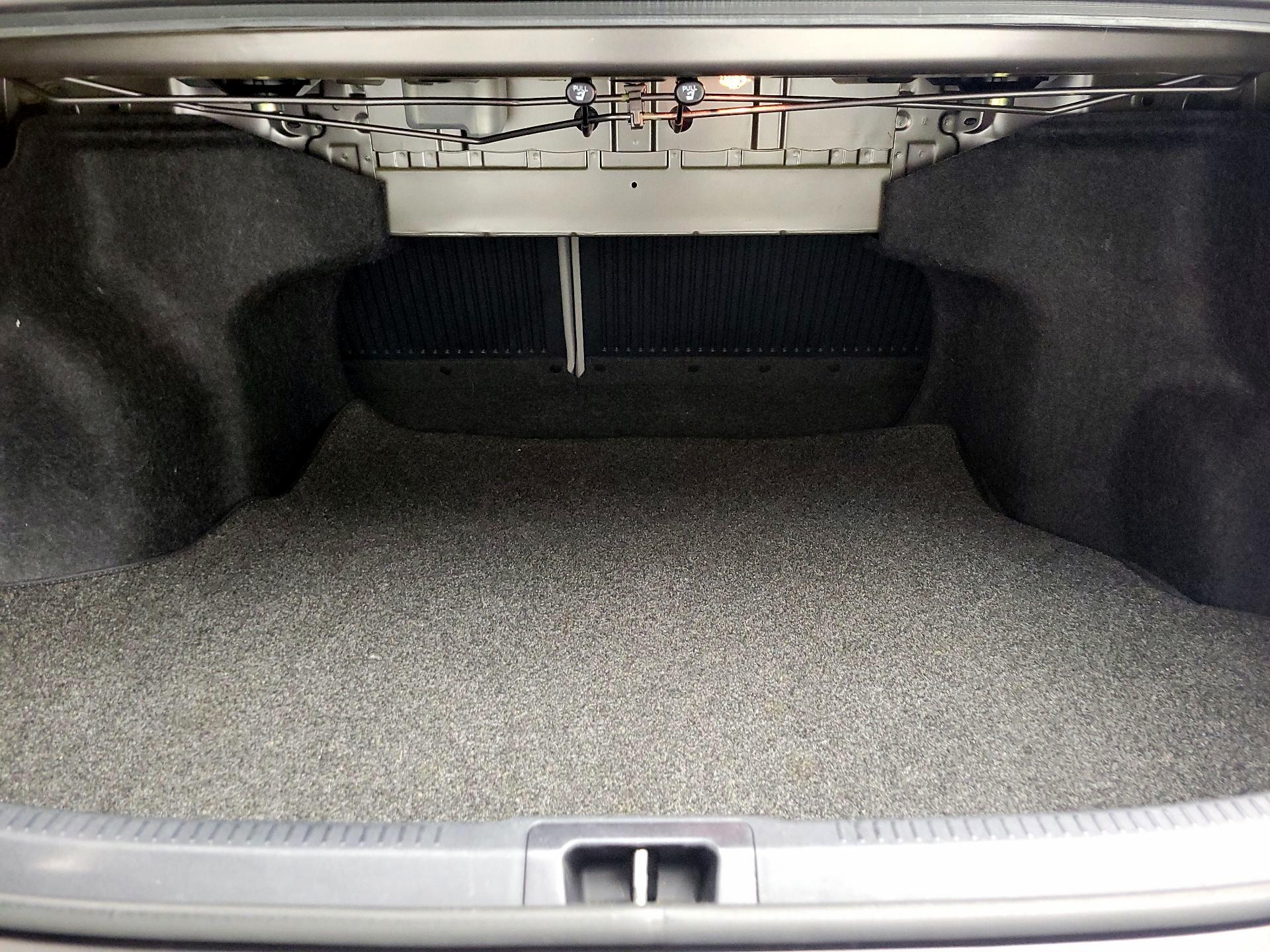 Thumbnail: 2015 Toyota Camry - 16