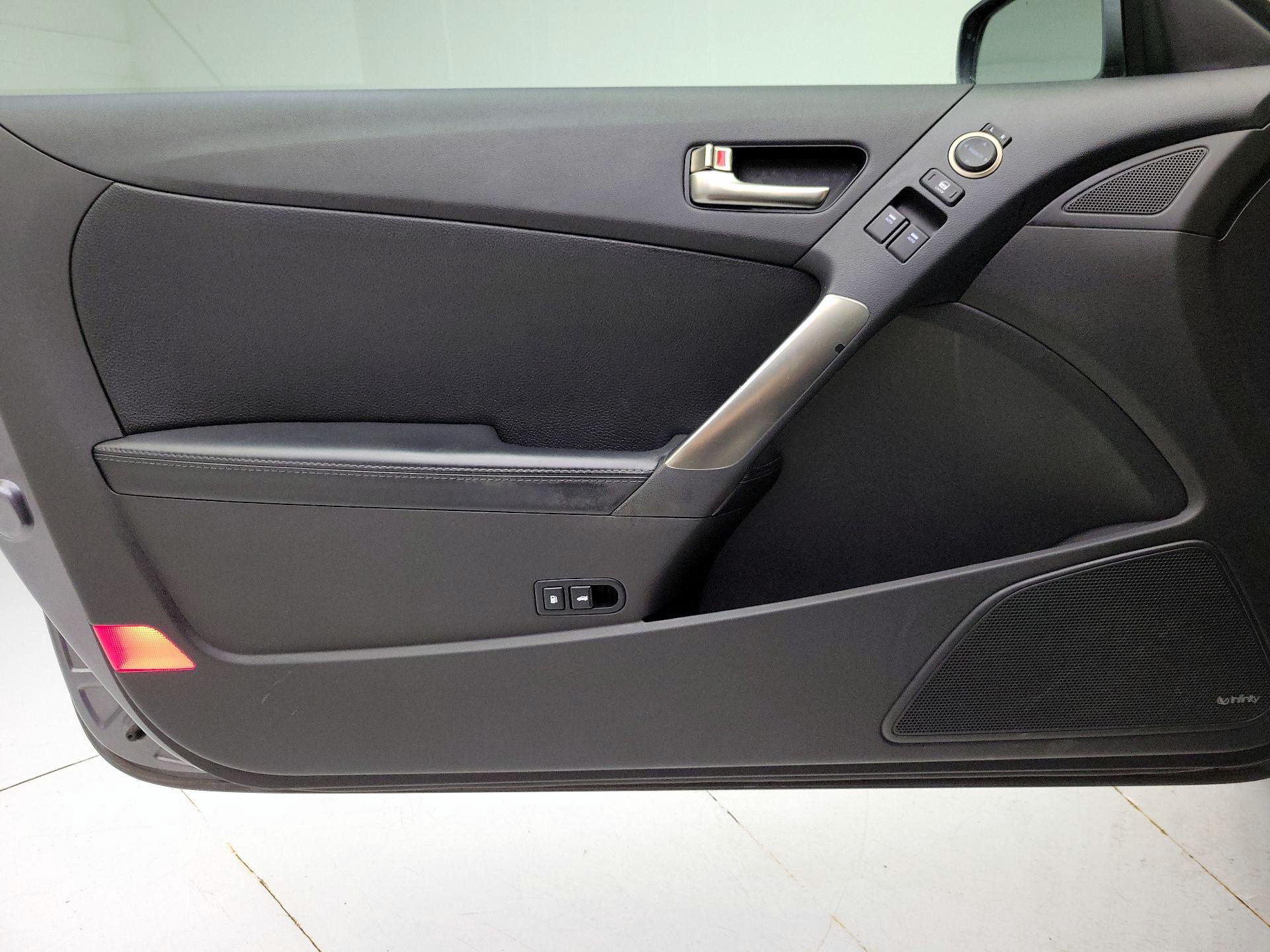 Thumbnail: 2015 Hyundai Genesis - 12