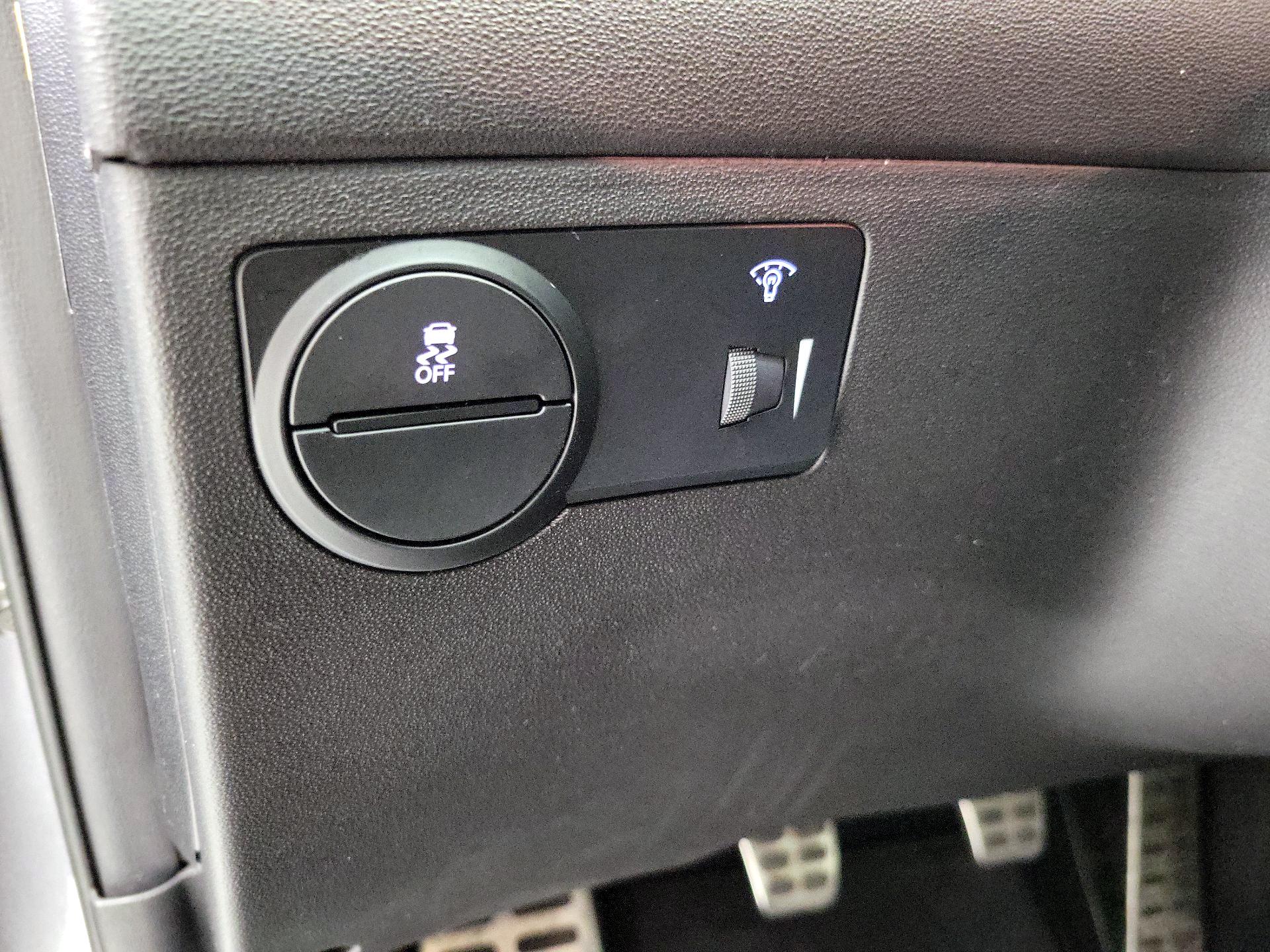 Thumbnail: 2015 Hyundai Genesis - 13