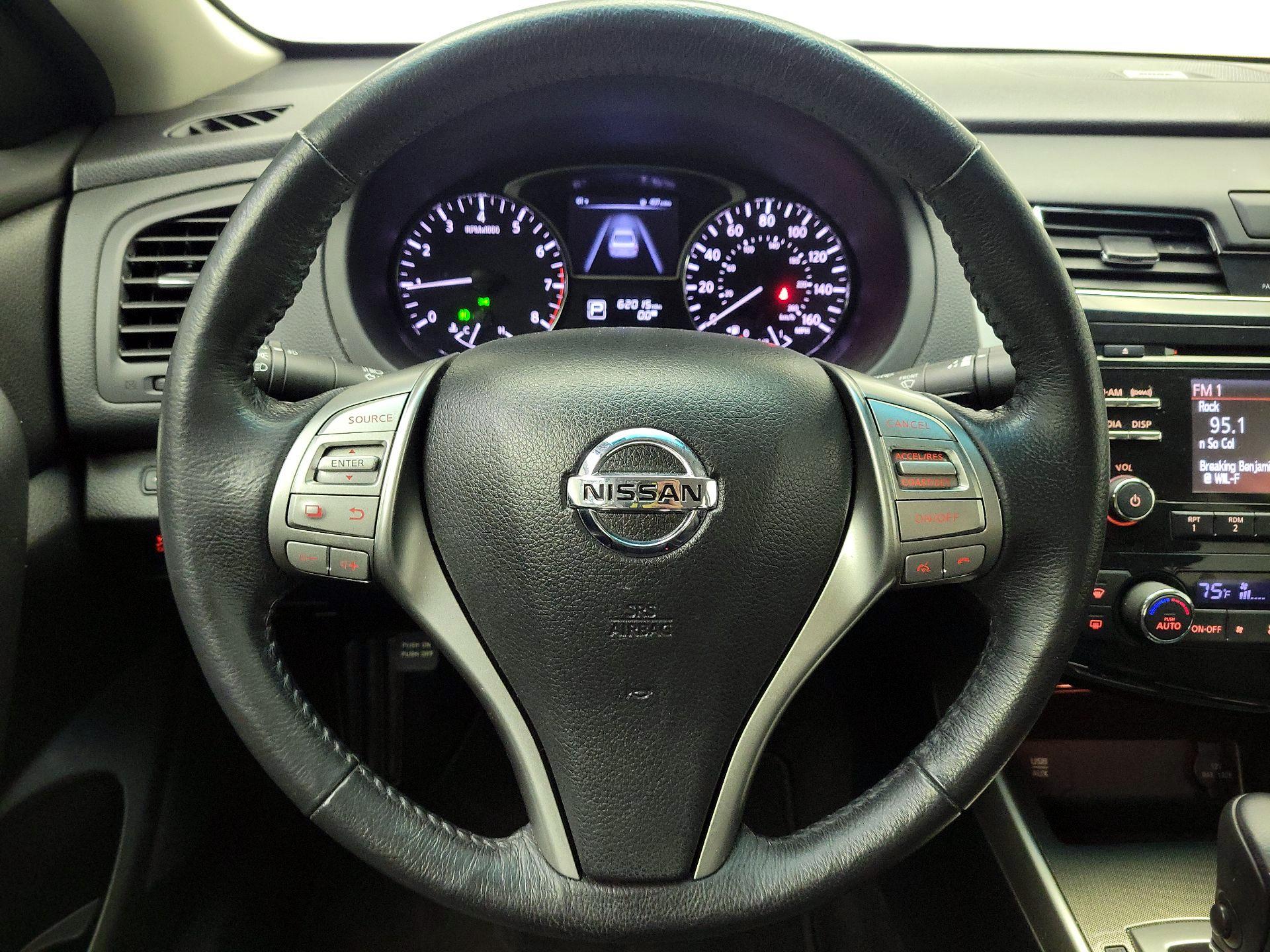 Thumbnail: 2015 Nissan Altima - 10