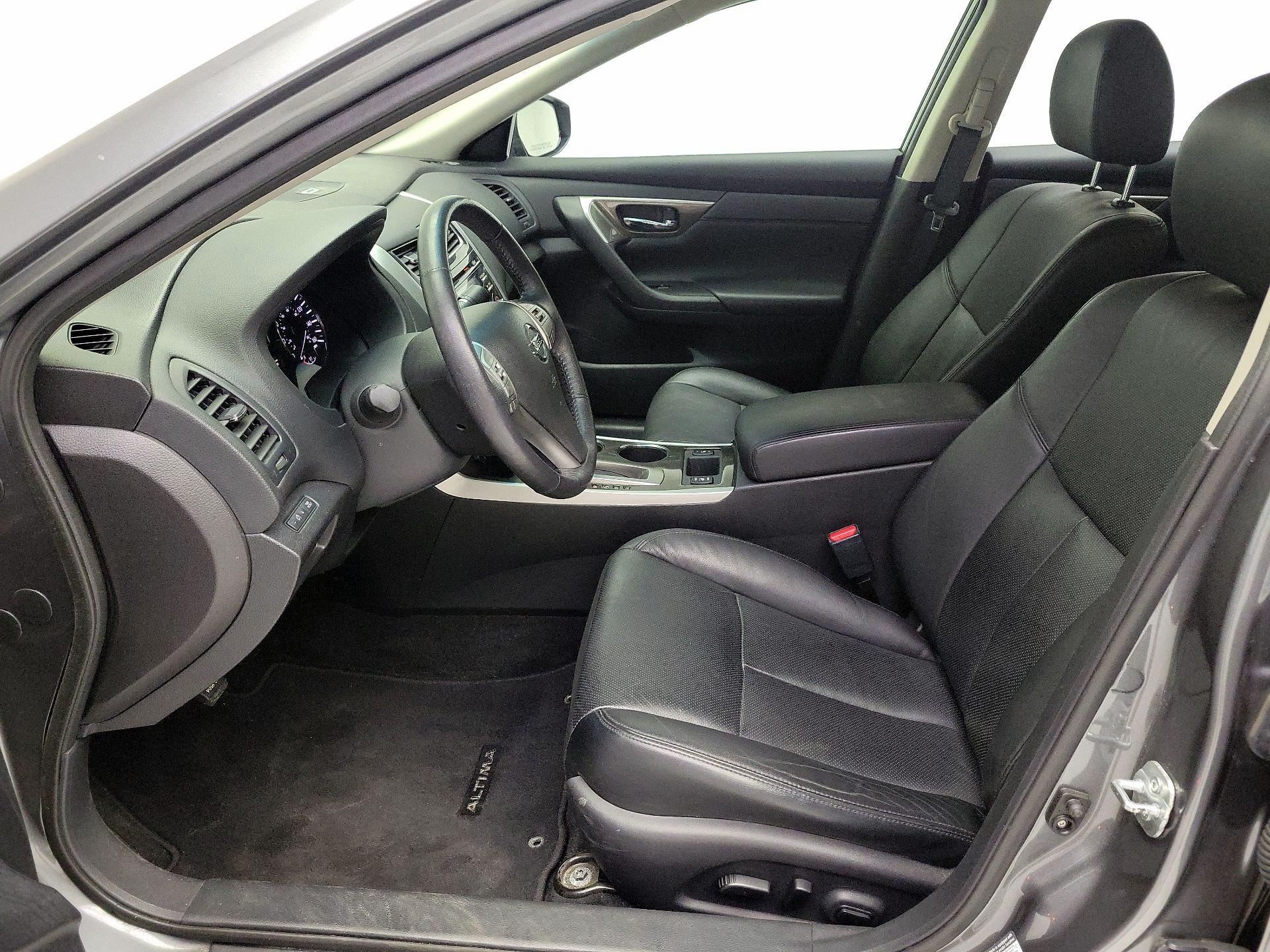 Thumbnail: 2015 Nissan Altima - 11