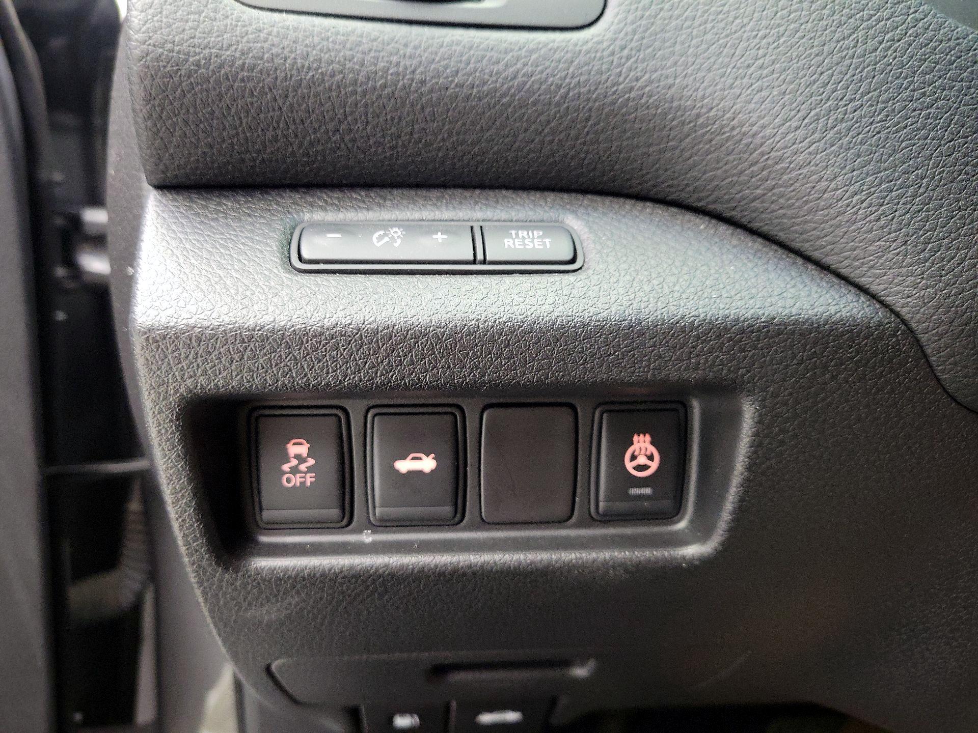 Thumbnail: 2015 Nissan Altima - 13