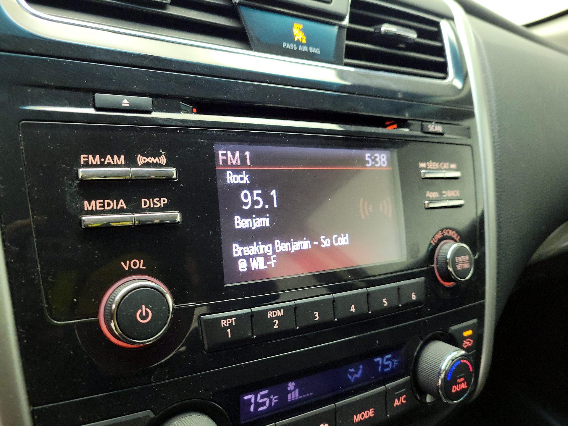 Thumbnail: 2015 Nissan Altima - 15