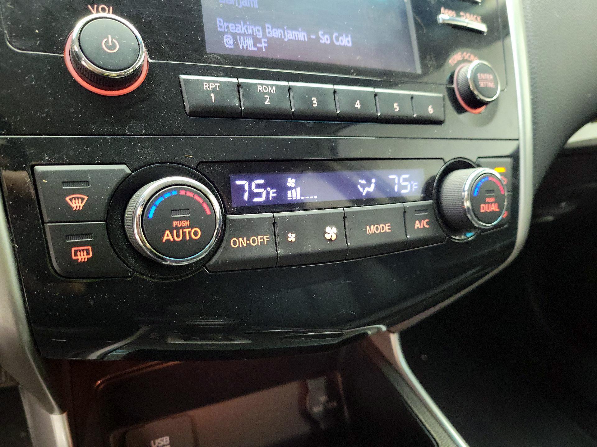 Thumbnail: 2015 Nissan Altima - 16