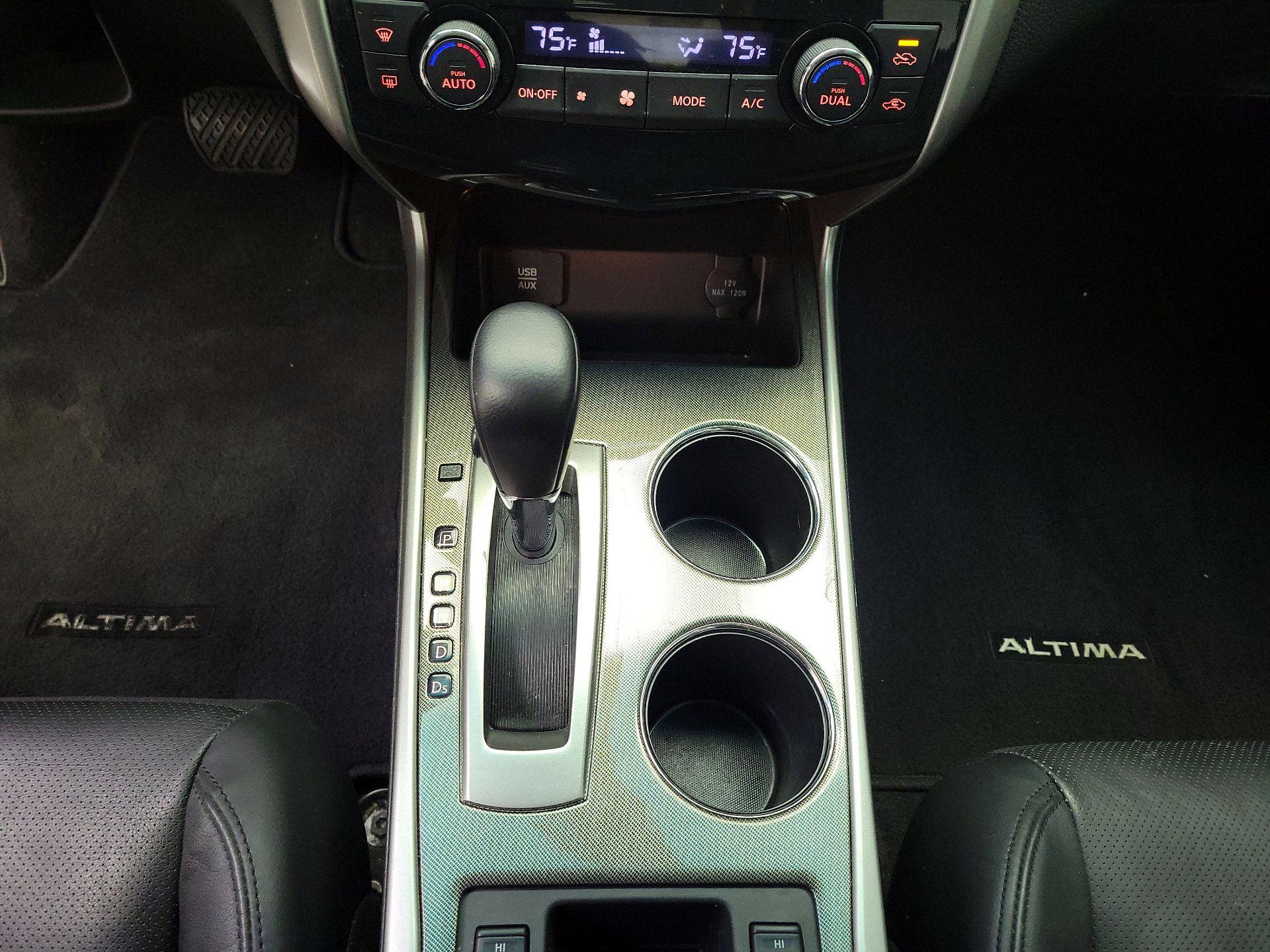 Thumbnail: 2015 Nissan Altima - 17