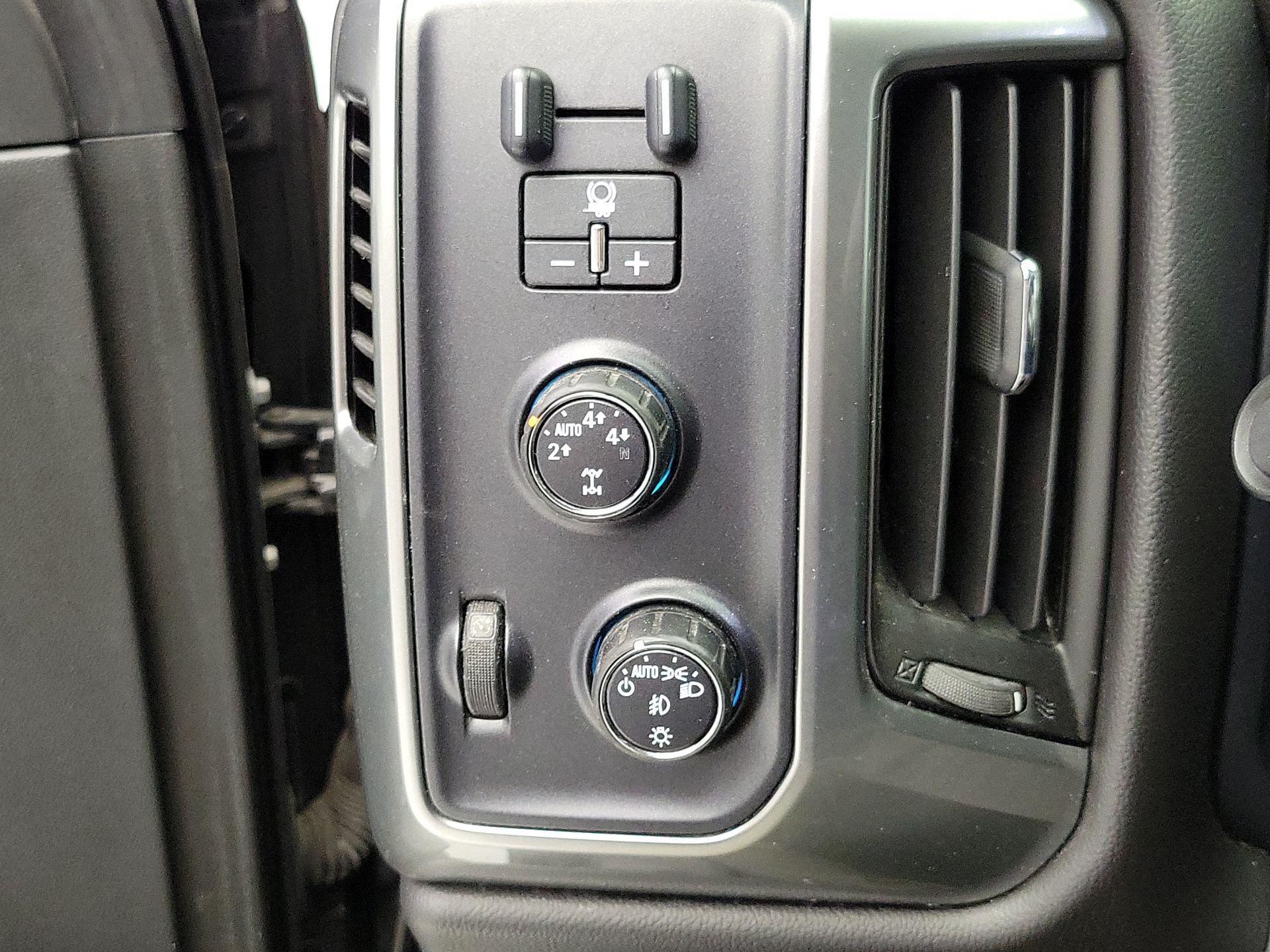 Thumbnail: 2016 Chevrolet Silverado 1500 - 13
