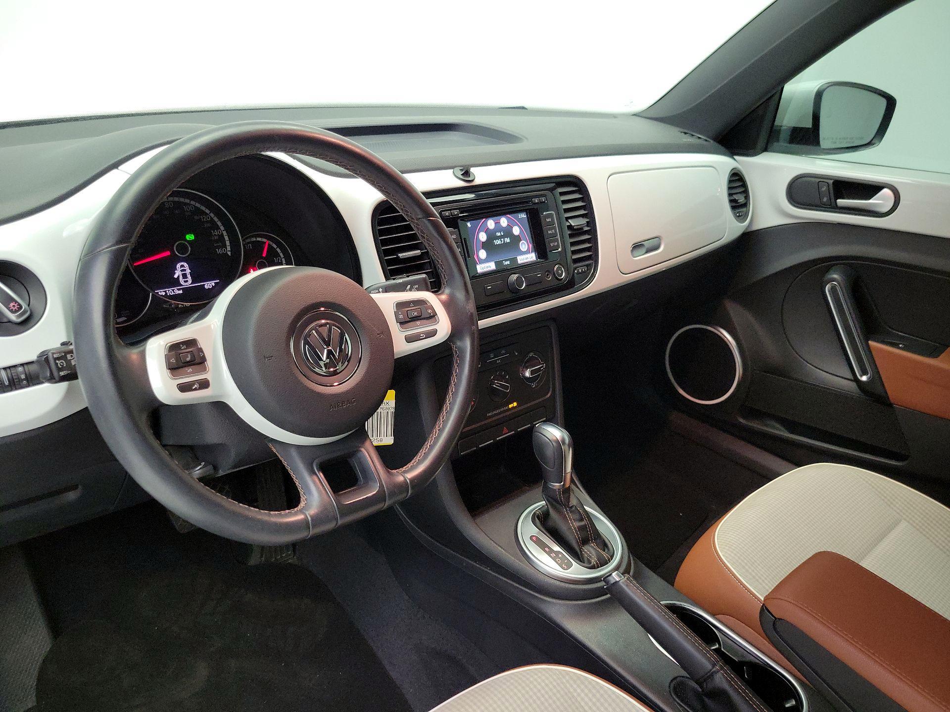 Thumbnail: 2015 Volkswagen Beetle - 9