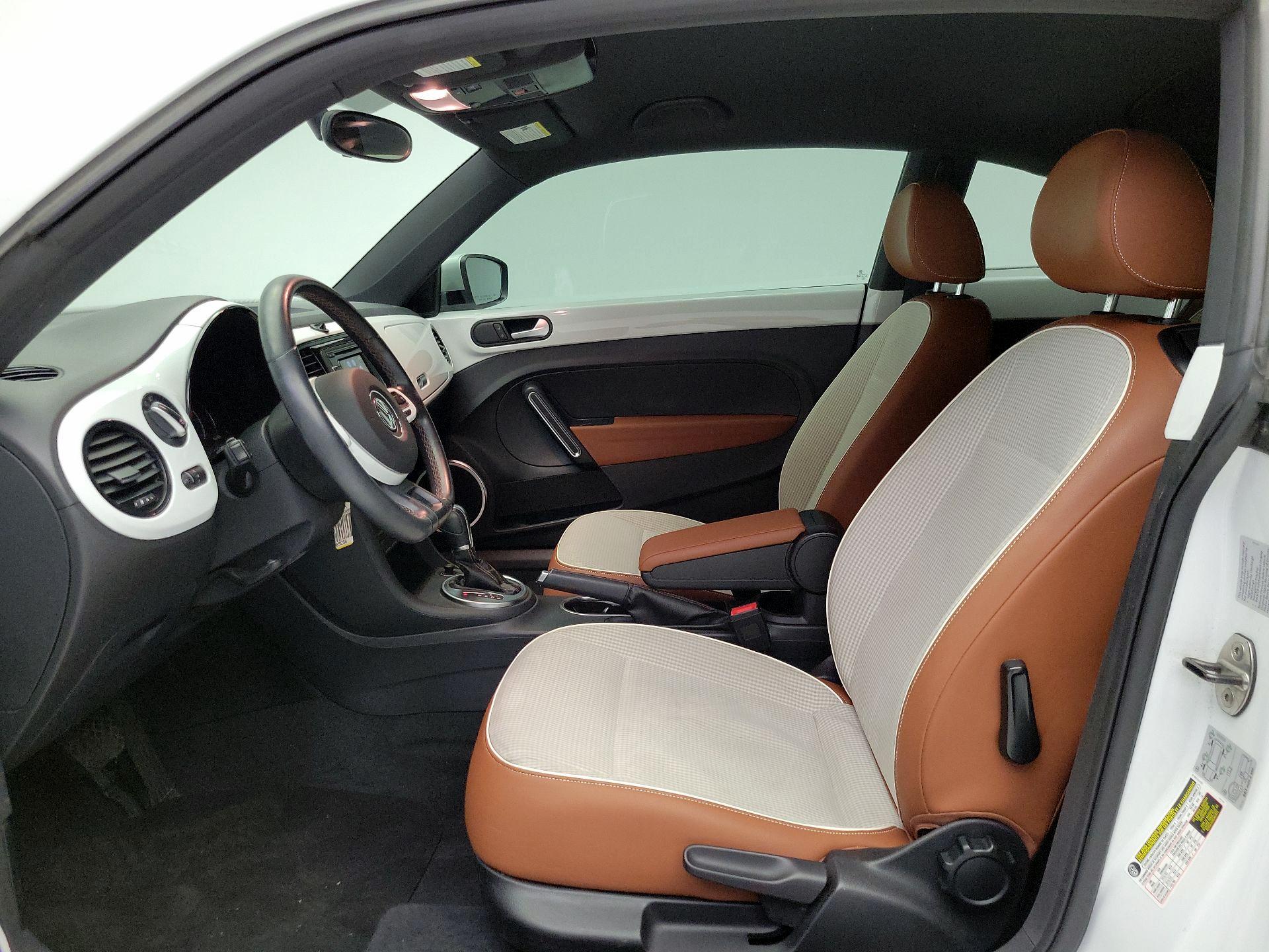 Thumbnail: 2015 Volkswagen Beetle - 11