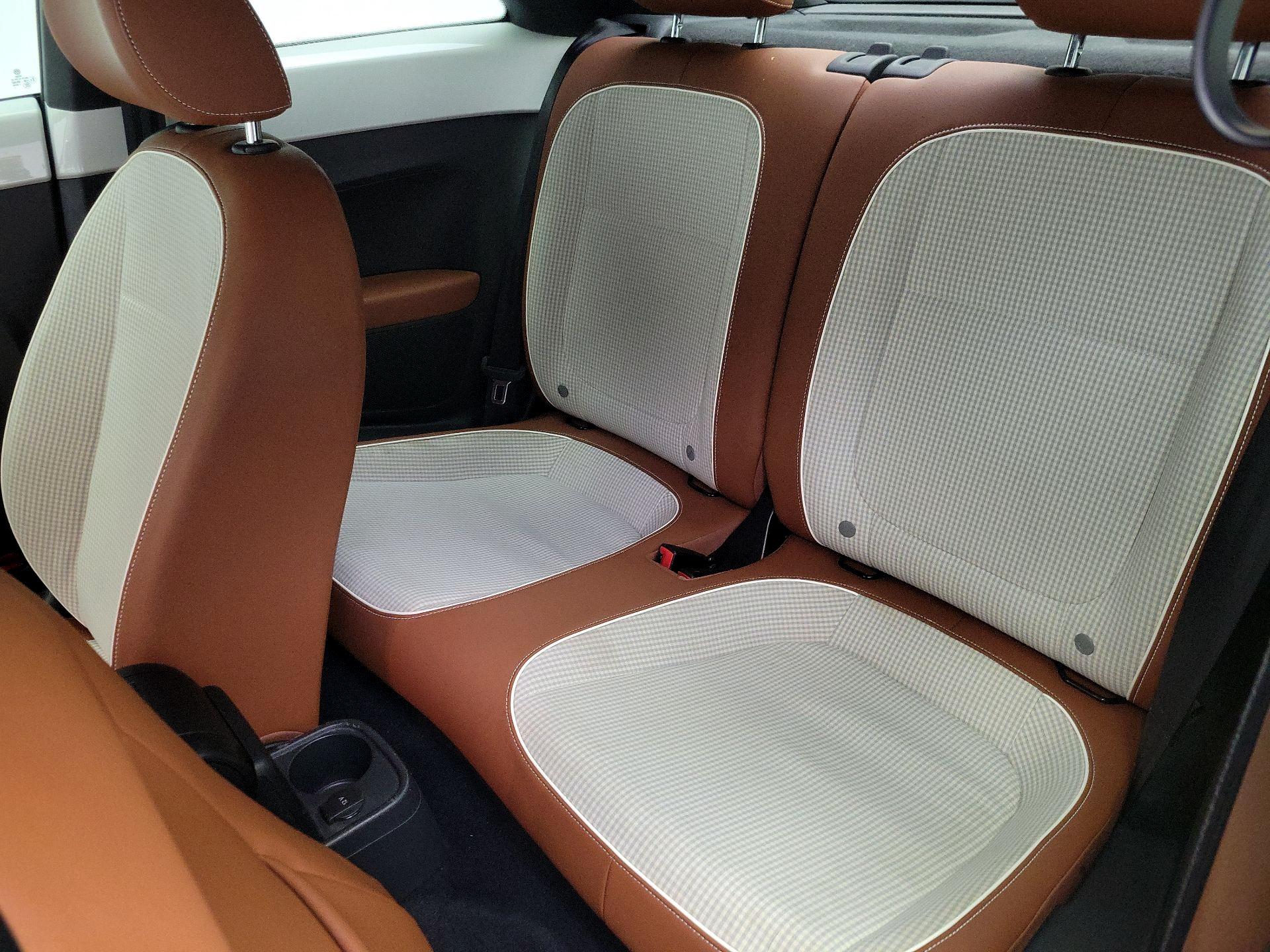 Thumbnail: 2015 Volkswagen Beetle - 17
