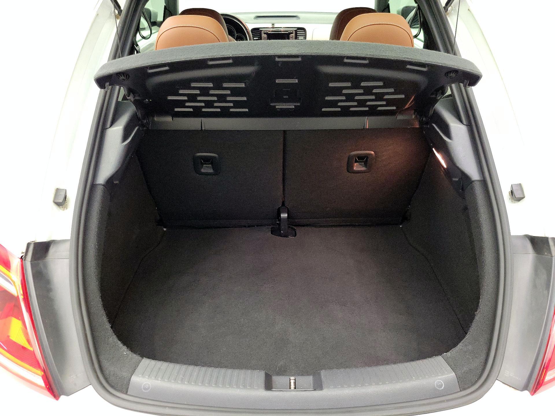 Thumbnail: 2015 Volkswagen Beetle - 18