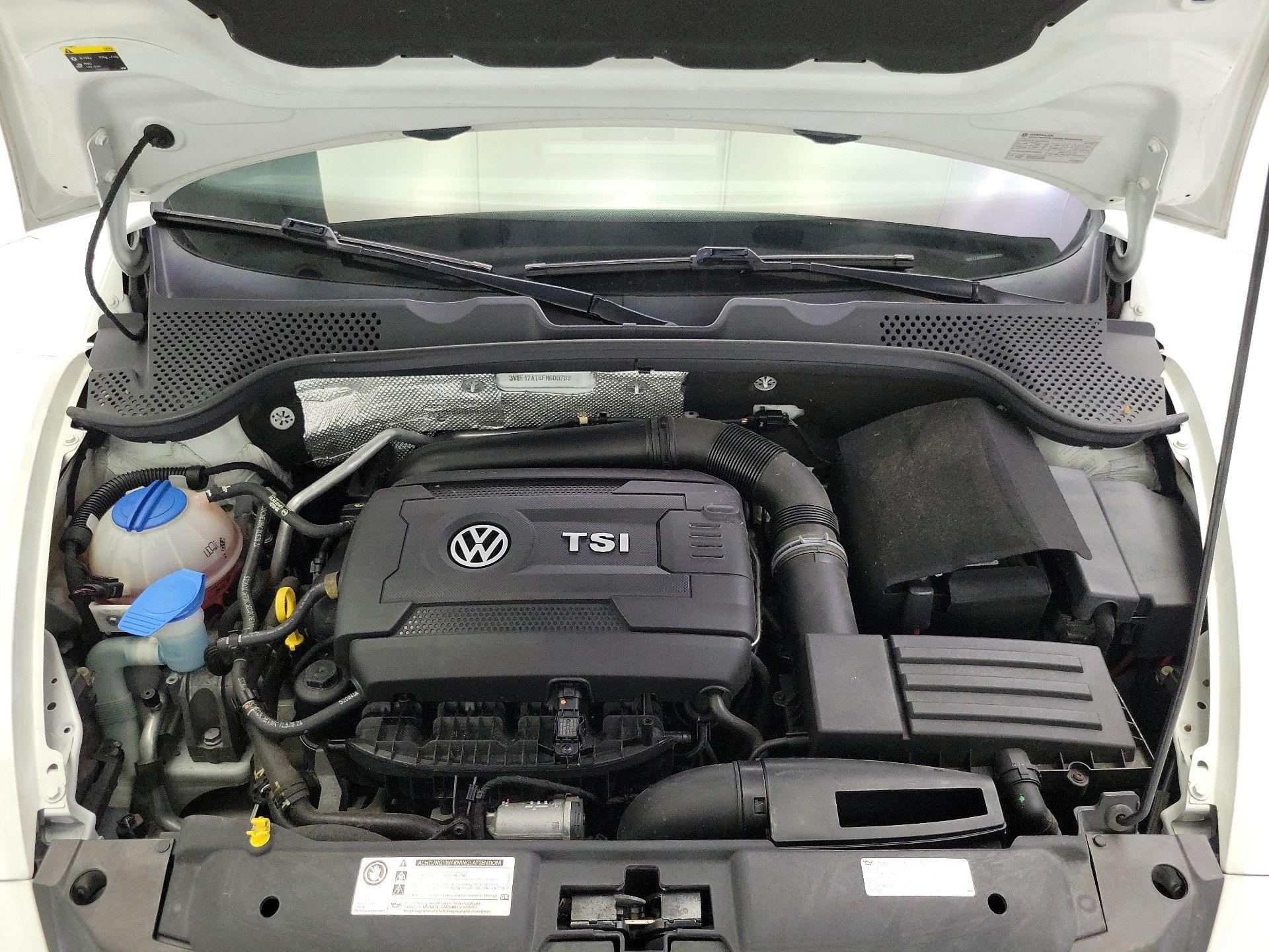Thumbnail: 2015 Volkswagen Beetle - 19