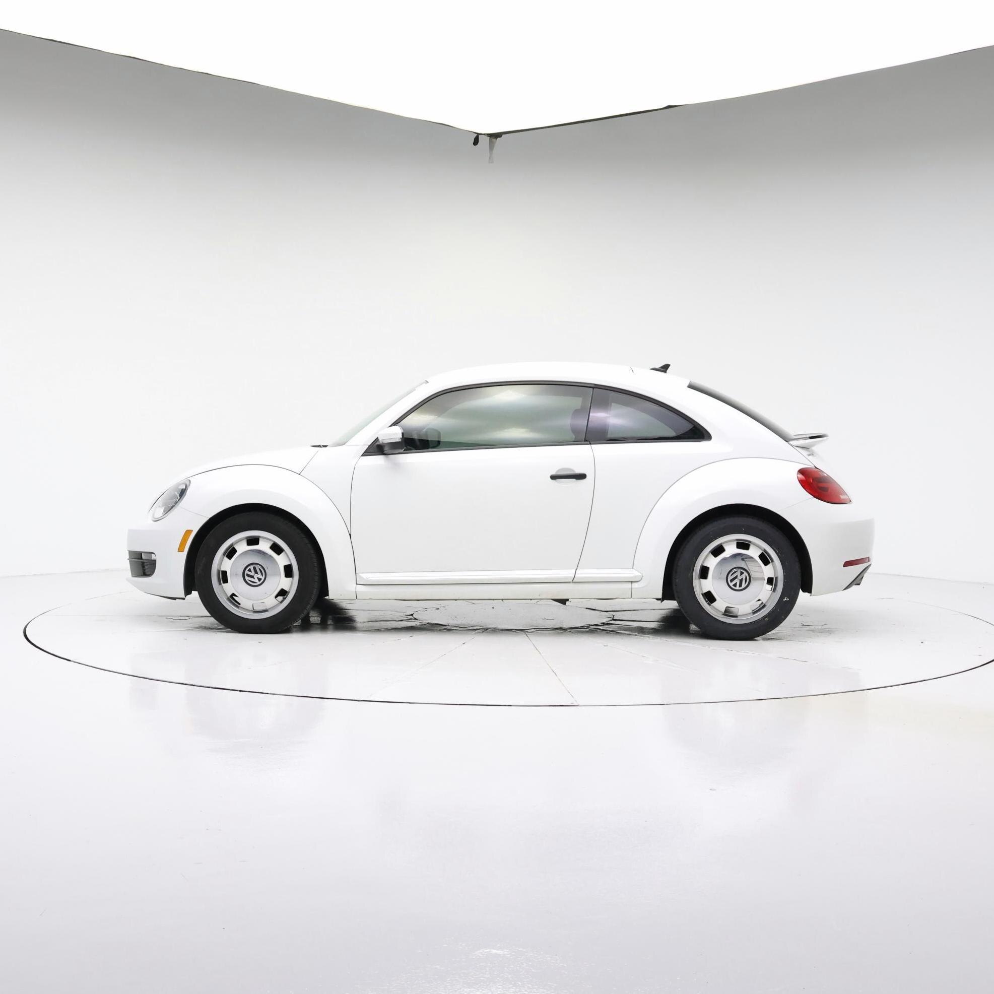 Thumbnail: 2015 Volkswagen Beetle - 3