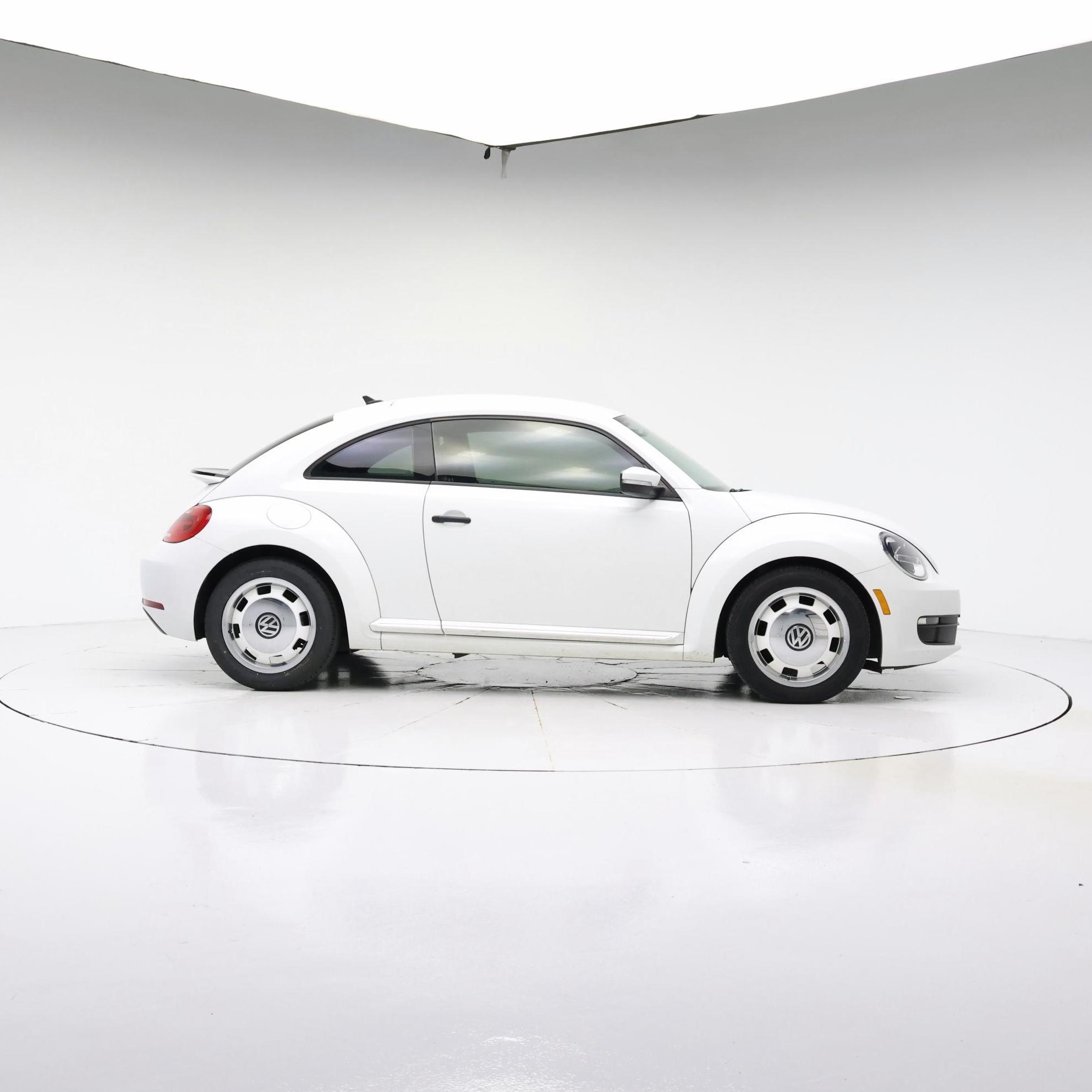 Thumbnail: 2015 Volkswagen Beetle - 7