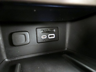 USB/AUX Ports