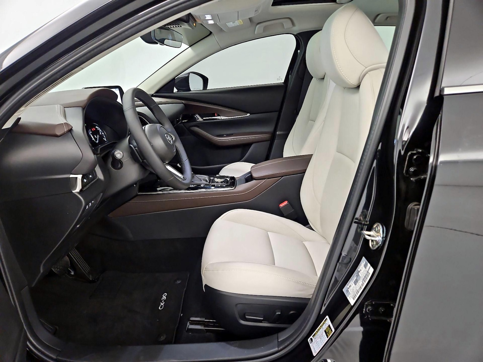 2025 Mazda CX-30 Premium - Photo 12