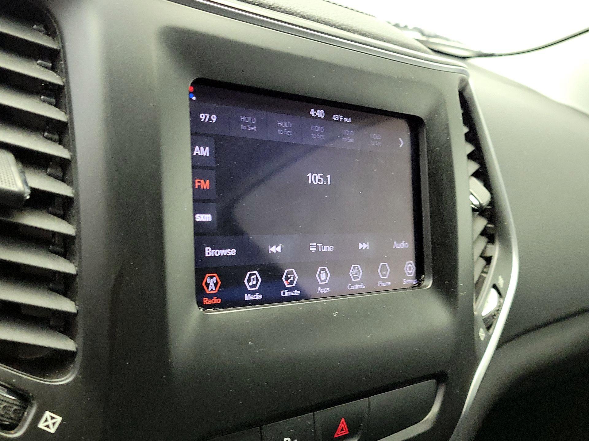 Thumbnail: 2019 Jeep Cherokee - 14