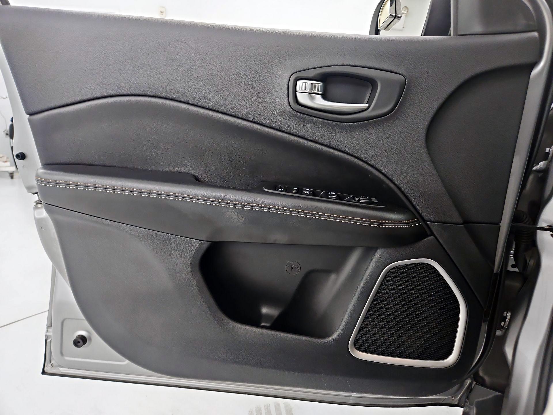 Thumbnail: 2020 Jeep Compass - 12