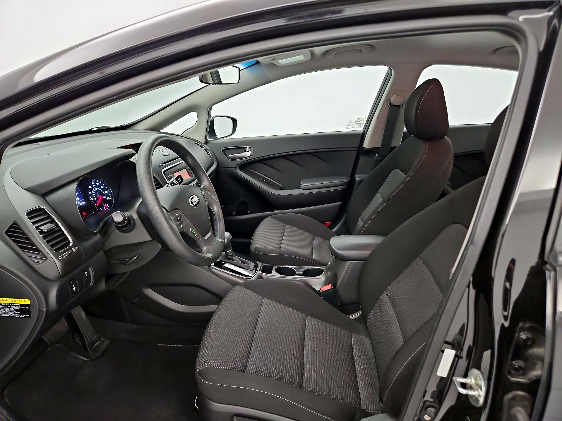 Thumbnail: 2017 Kia Forte - 11