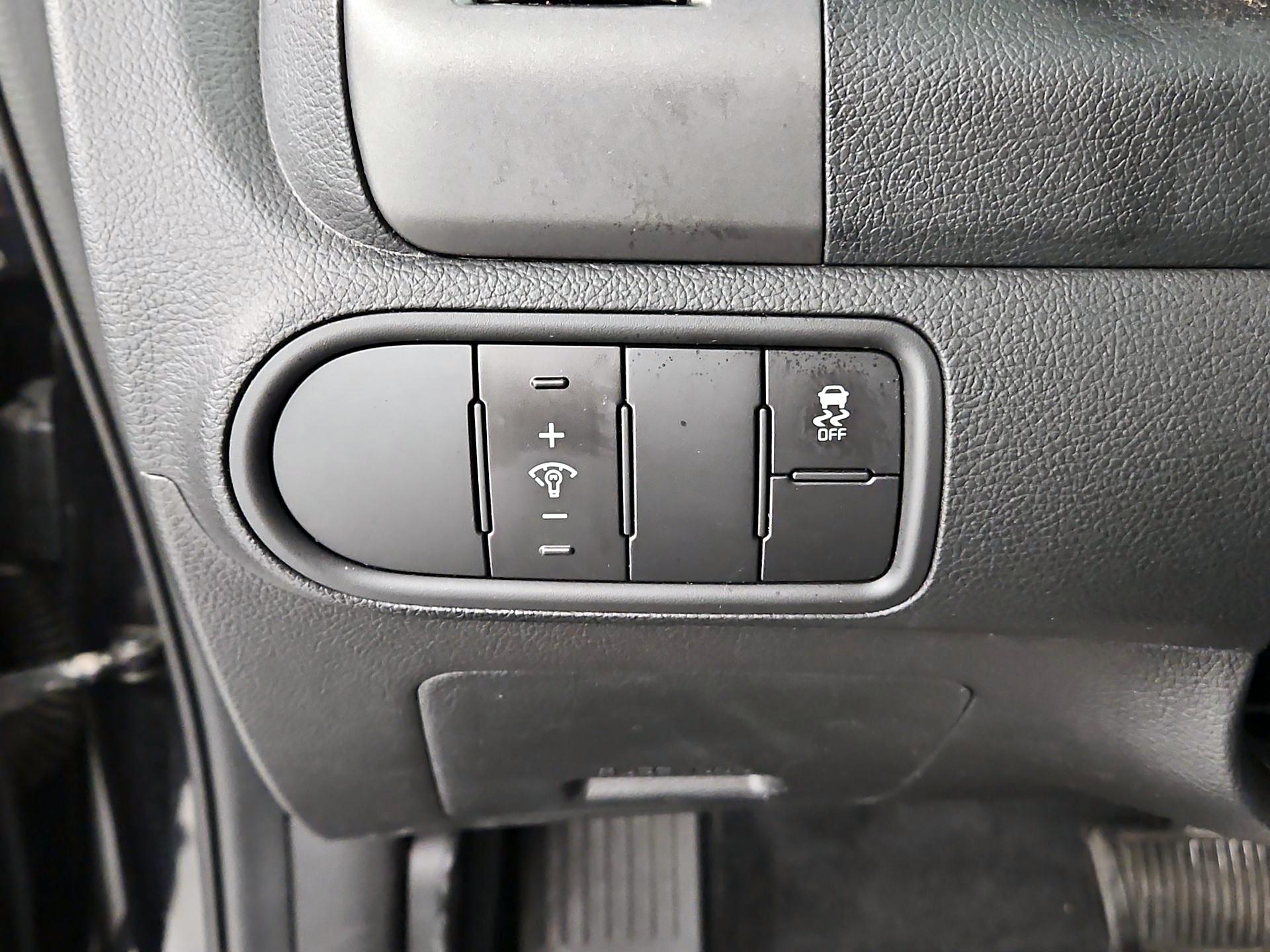 Thumbnail: 2017 Kia Forte - 13