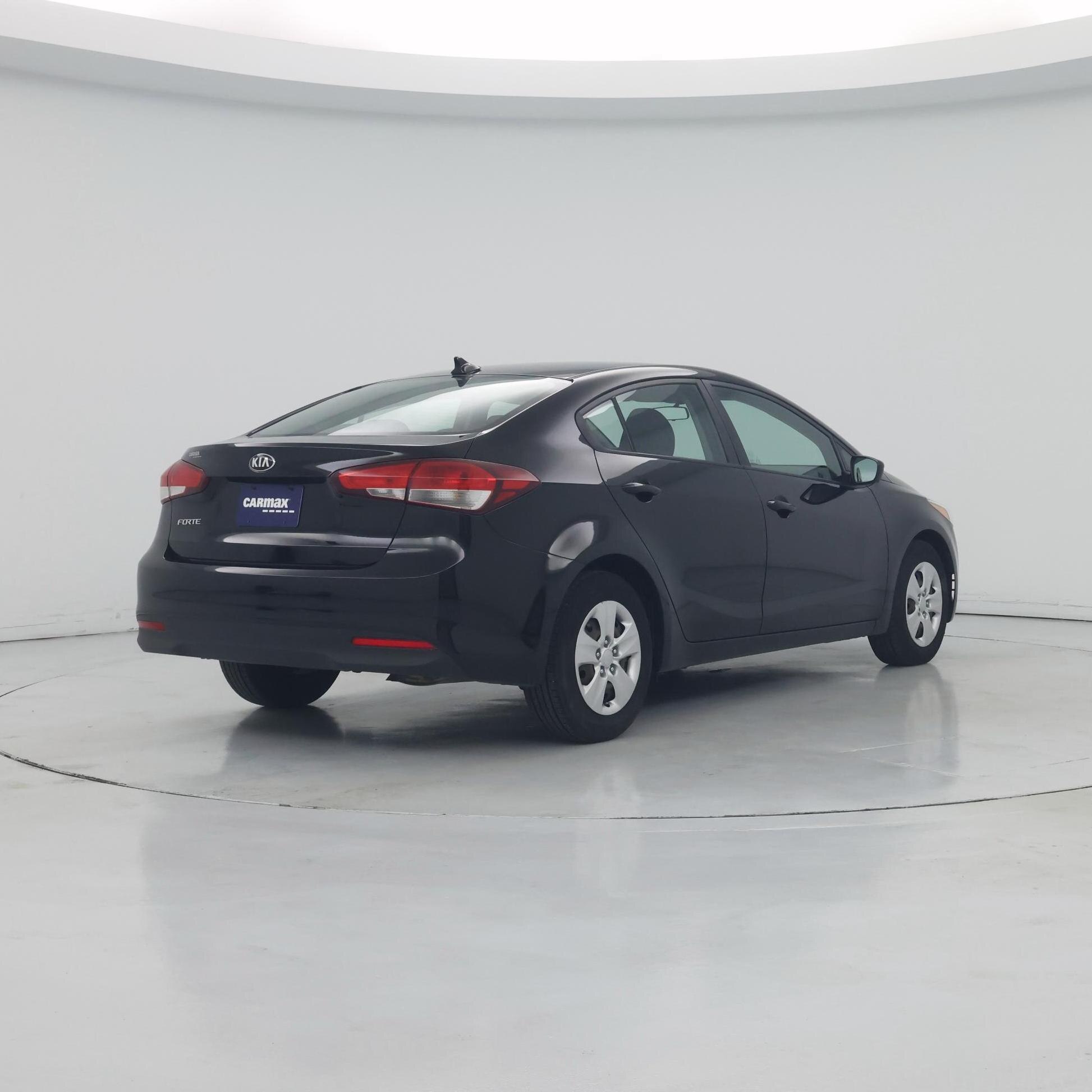 Thumbnail: 2017 Kia Forte - 8
