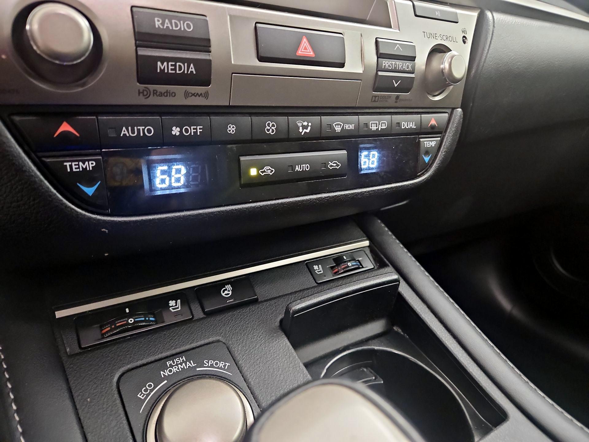 Thumbnail: 2016 Lexus ES - 15