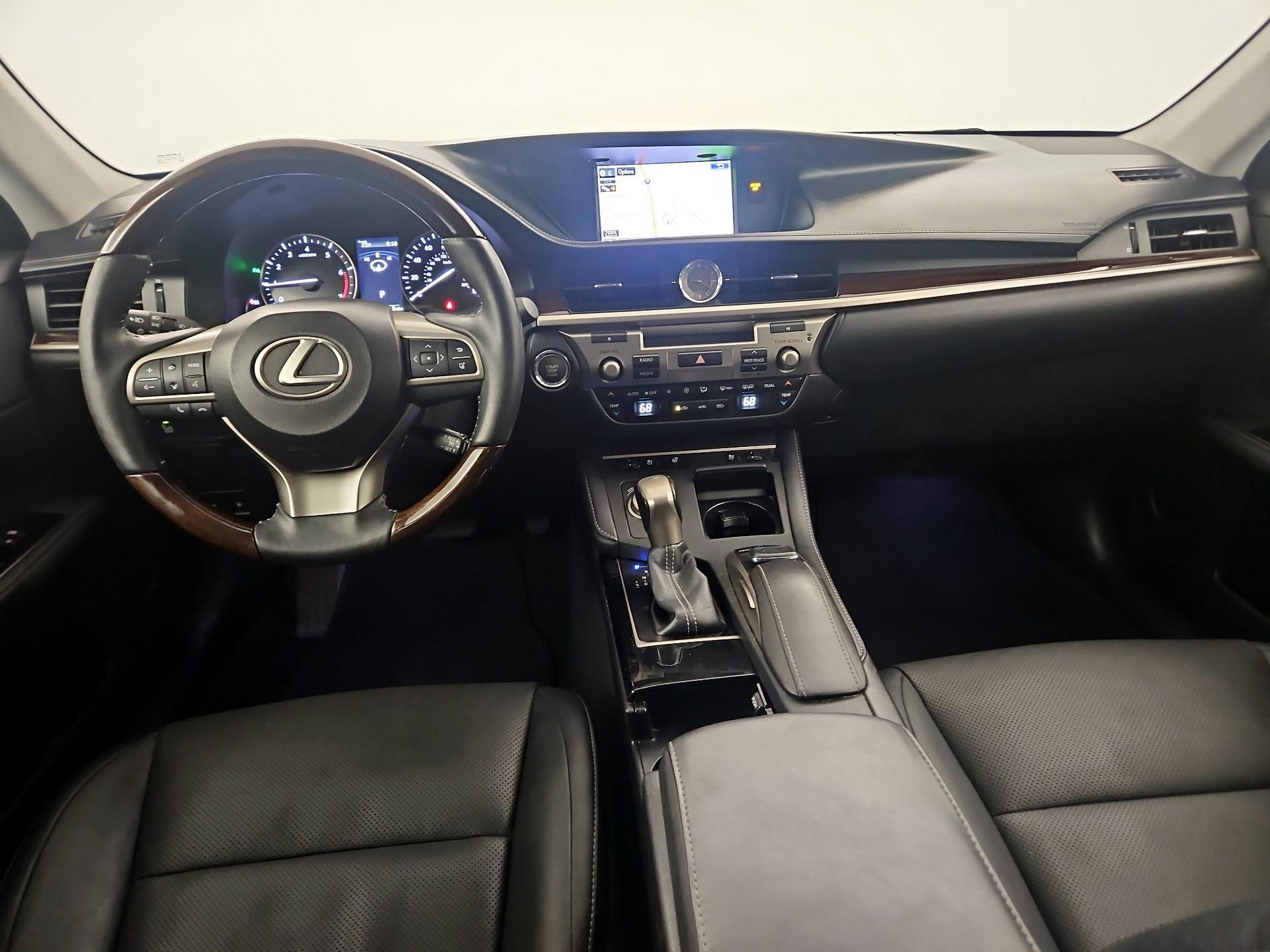 Thumbnail: 2016 Lexus ES - 8