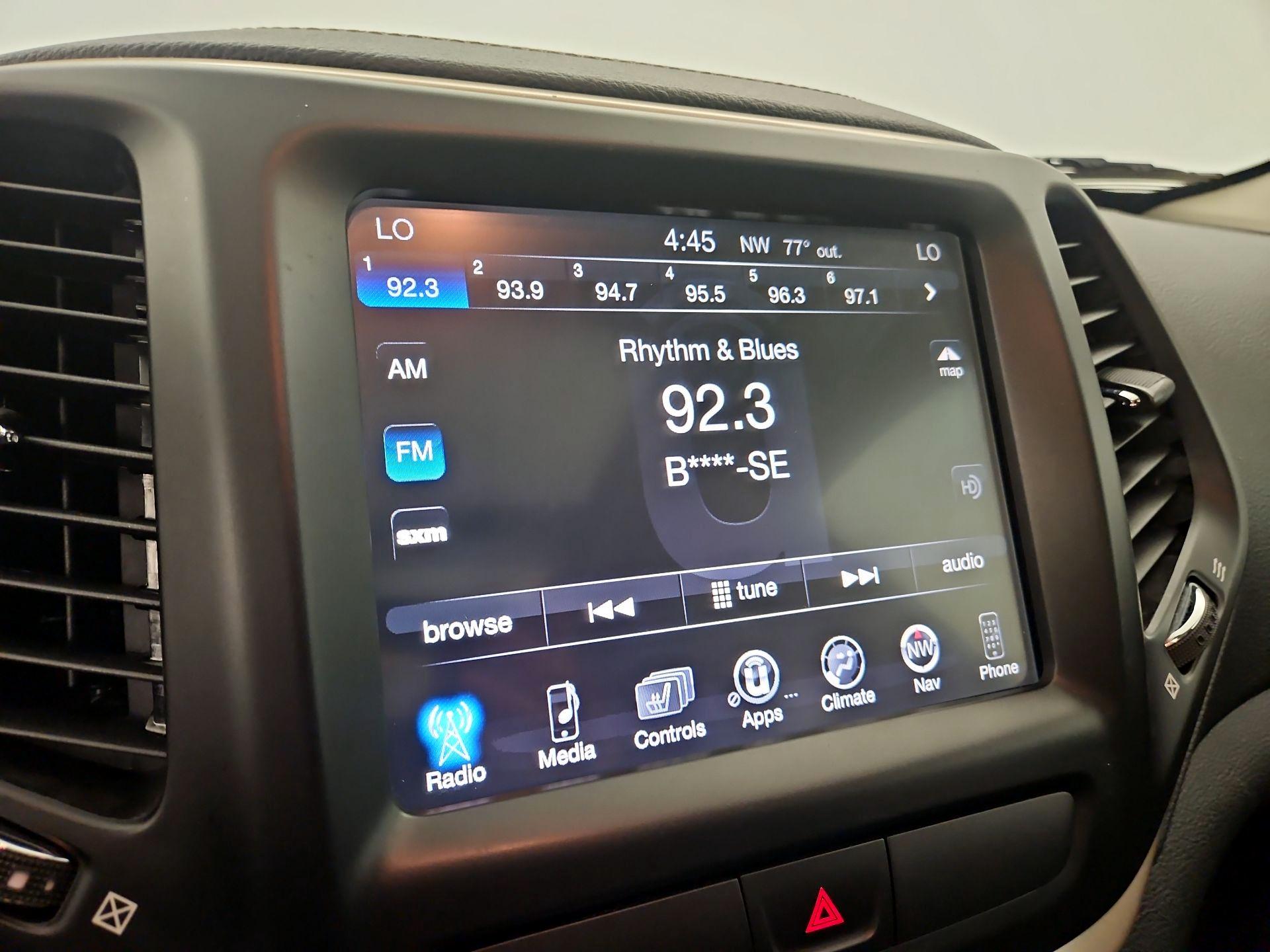 Thumbnail: 2015 Jeep Cherokee - 16