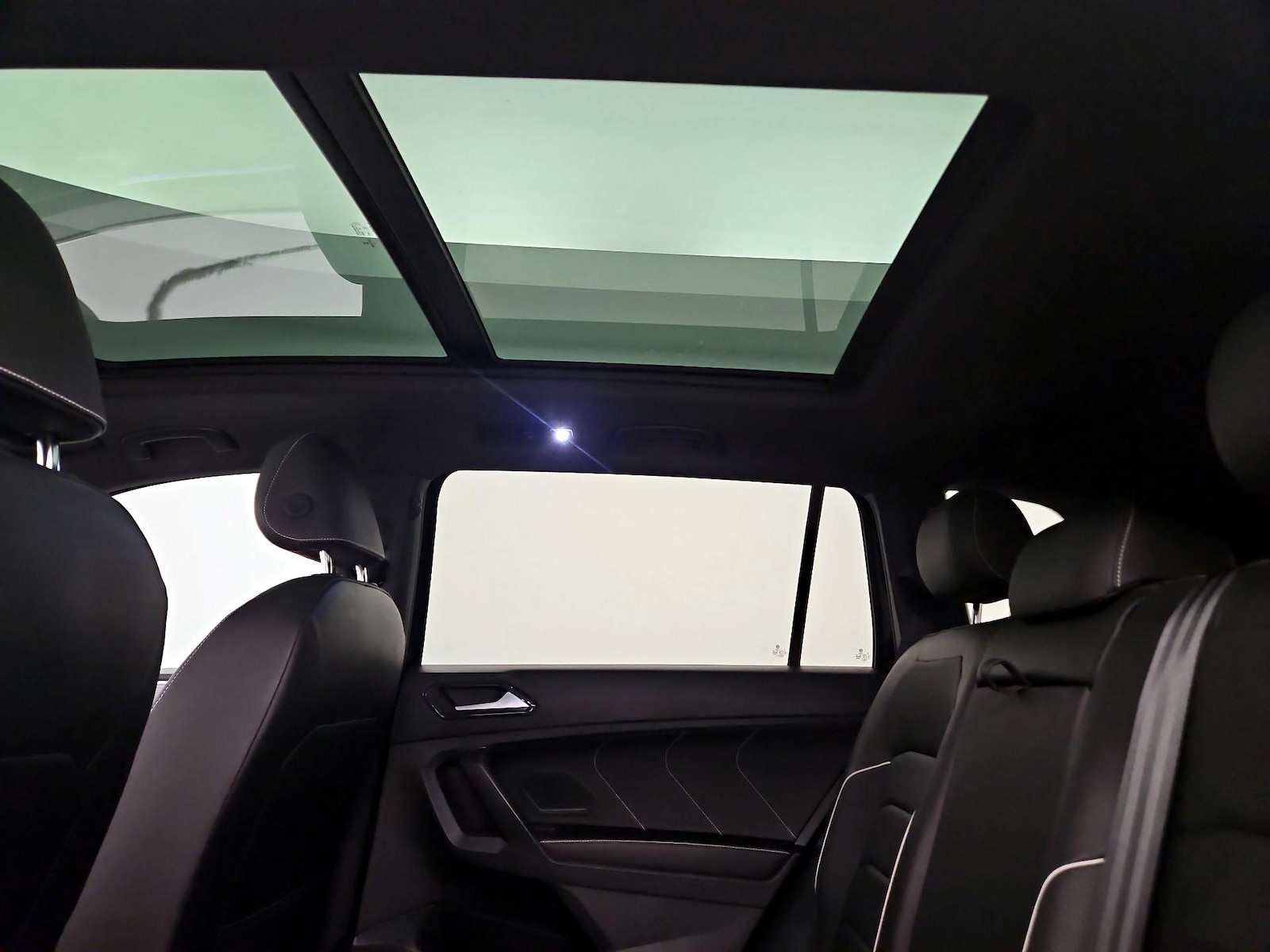 2022 Volkswagen Tiguan SEL R-LINE - Photo 23