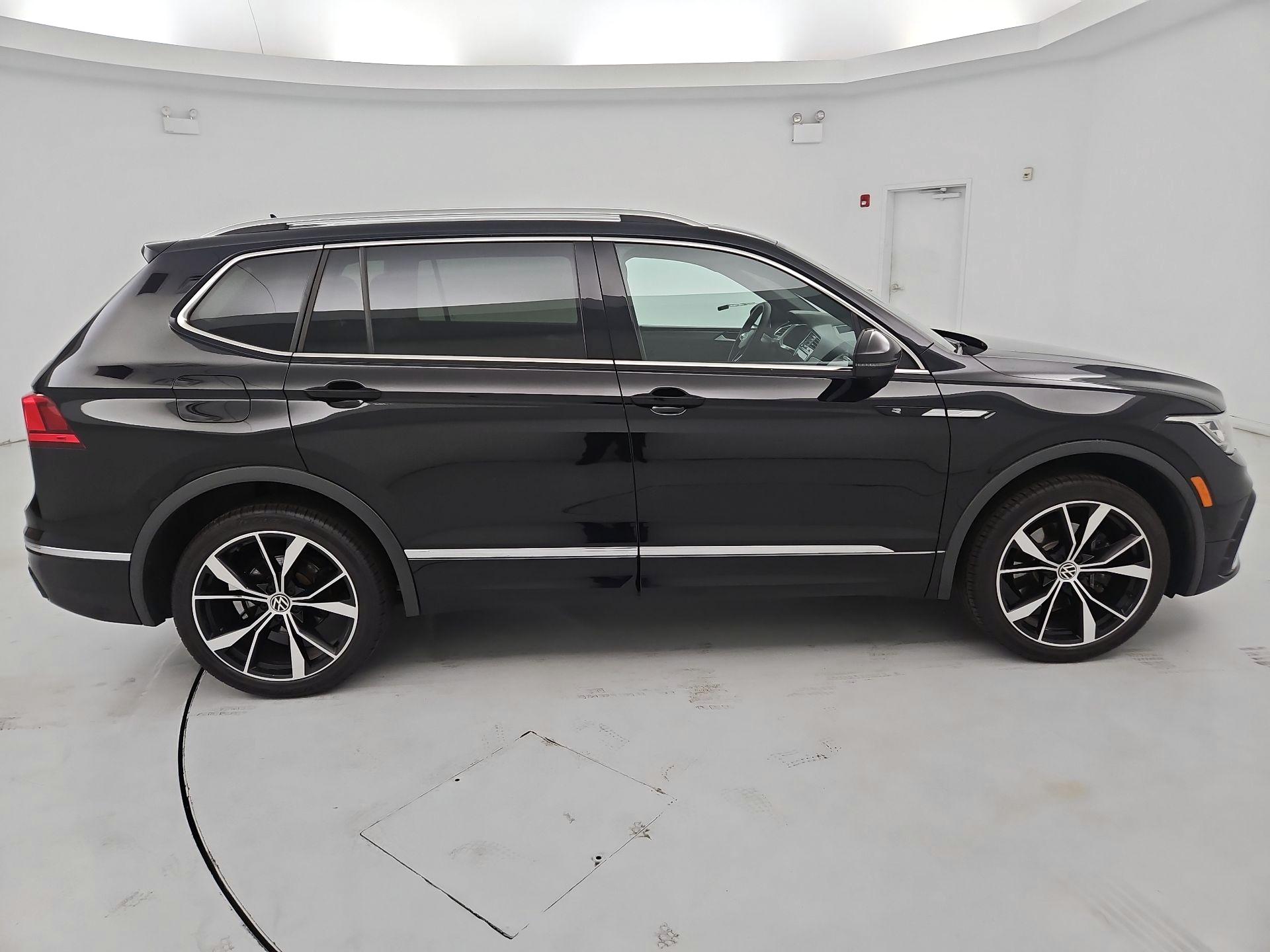 Thumbnail: 2022 Volkswagen Tiguan - 4