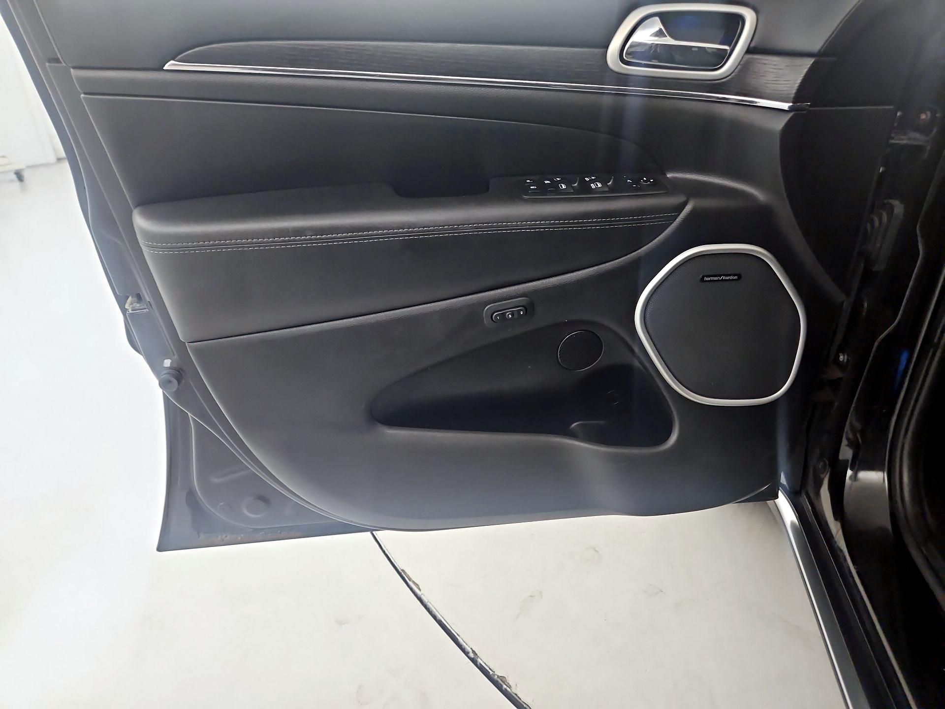 Thumbnail: 2019 Jeep Grand Cherokee - 10