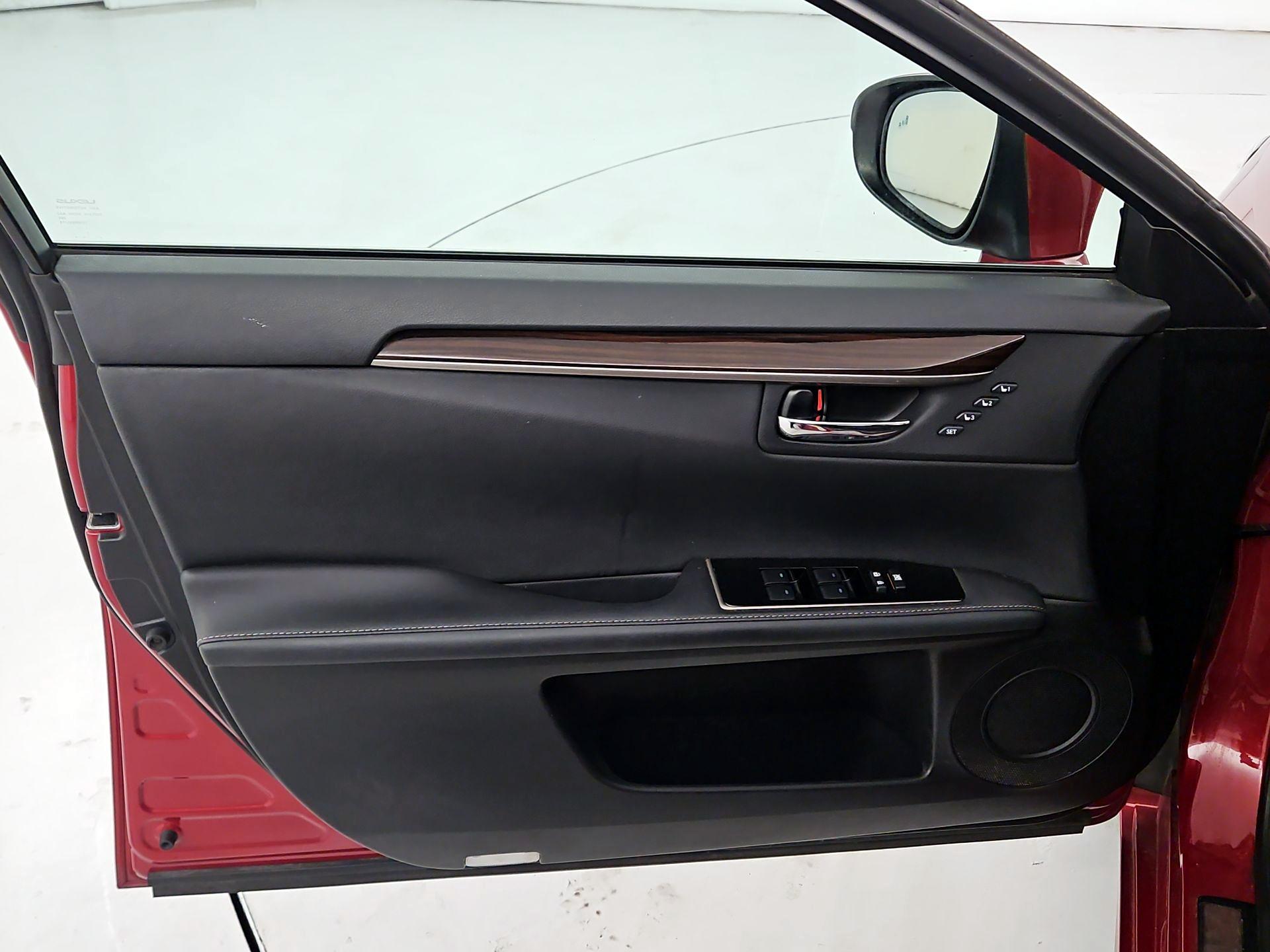 Thumbnail: 2016 Lexus ES - 10