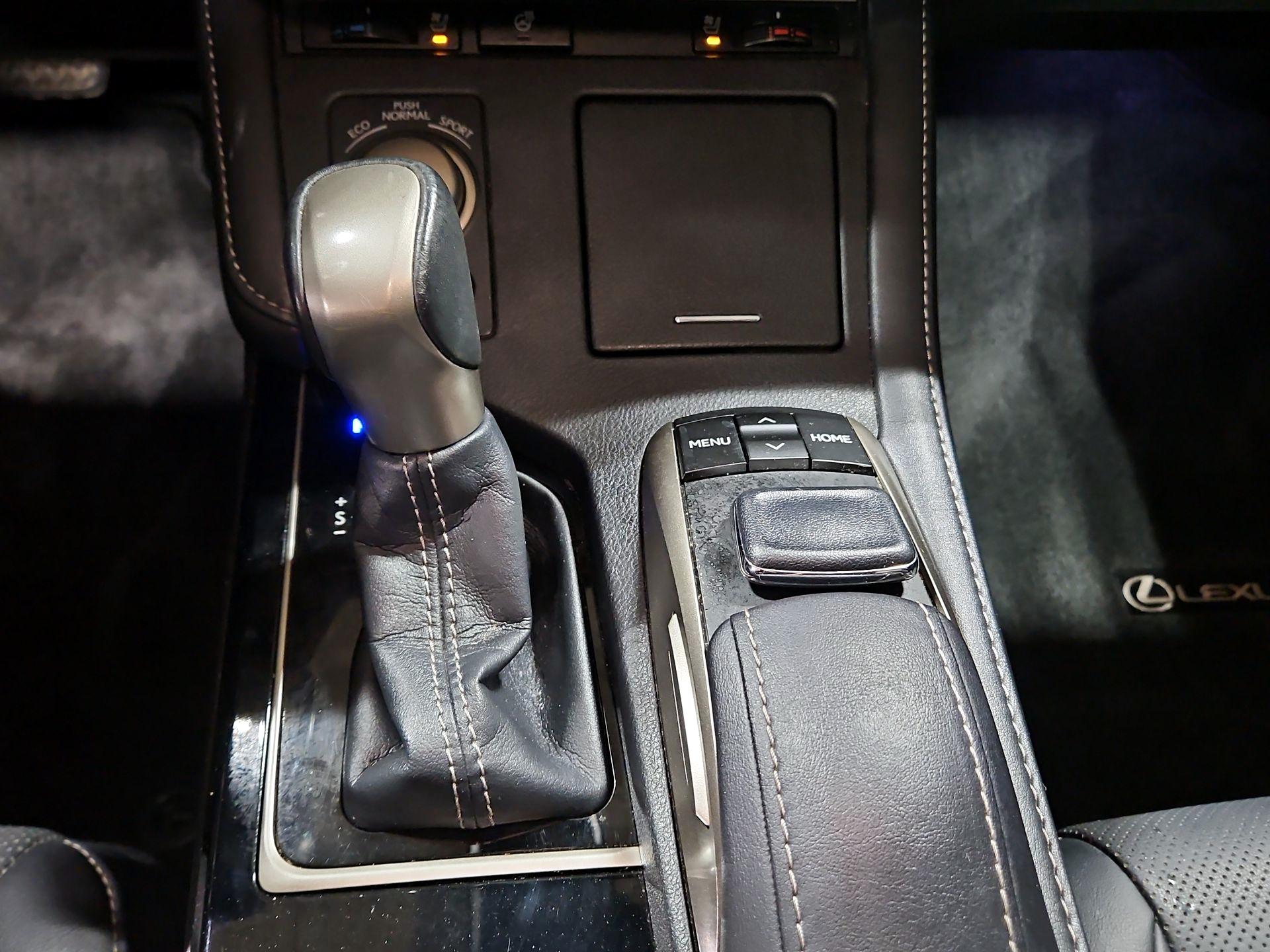 Thumbnail: 2016 Lexus ES - 16