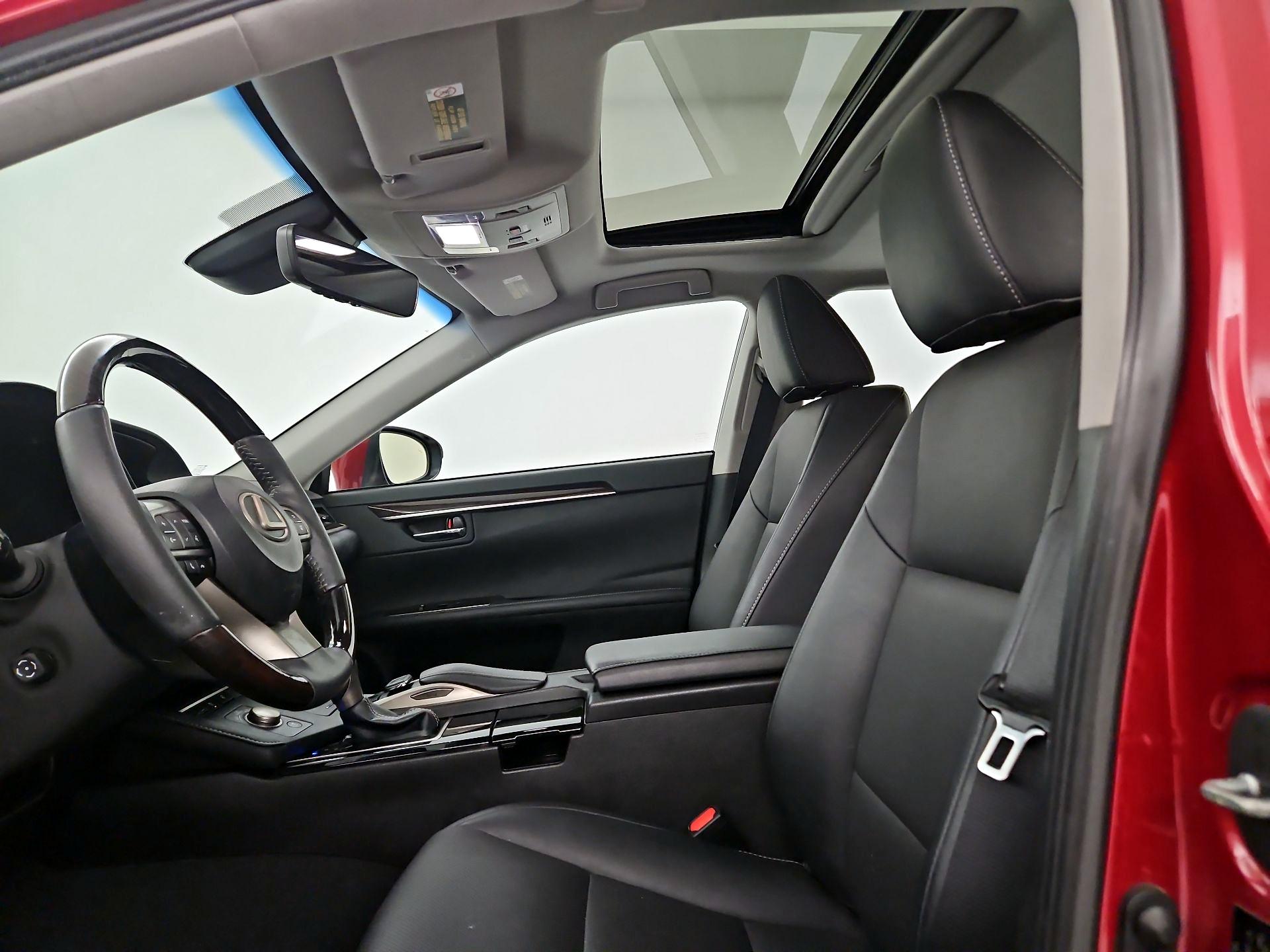 Thumbnail: 2016 Lexus ES - 17