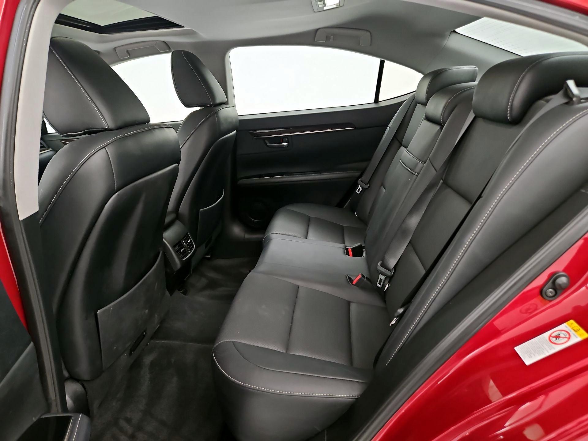 Thumbnail: 2016 Lexus ES - 18