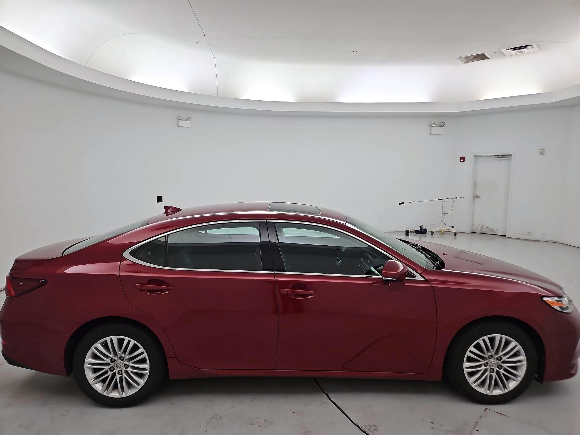 Thumbnail: 2016 Lexus ES - 4