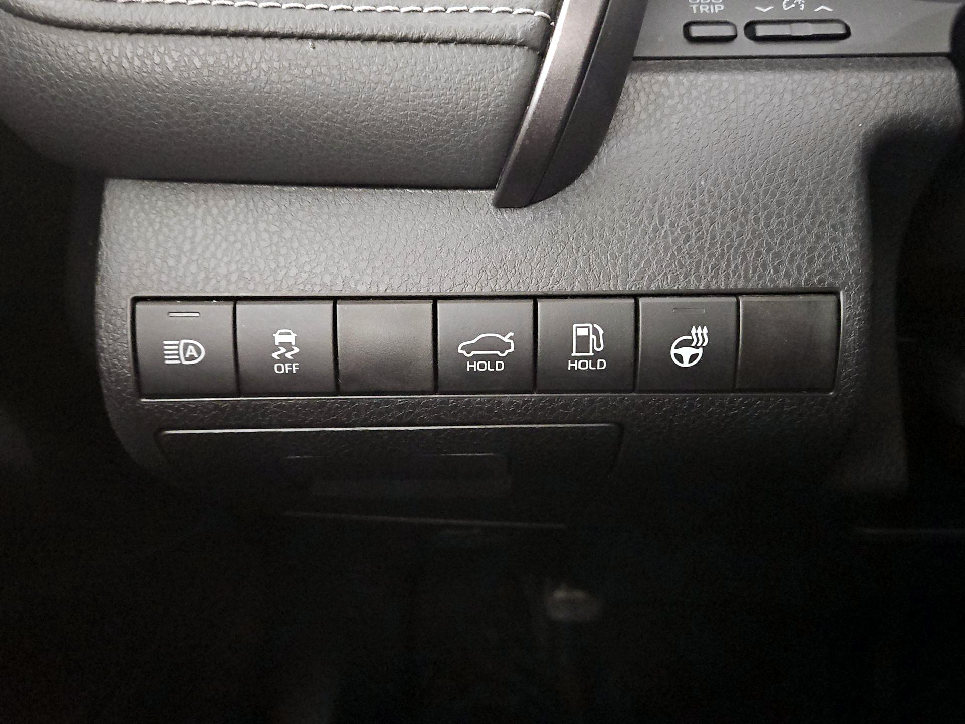 Thumbnail: 2021 Toyota Camry - 11