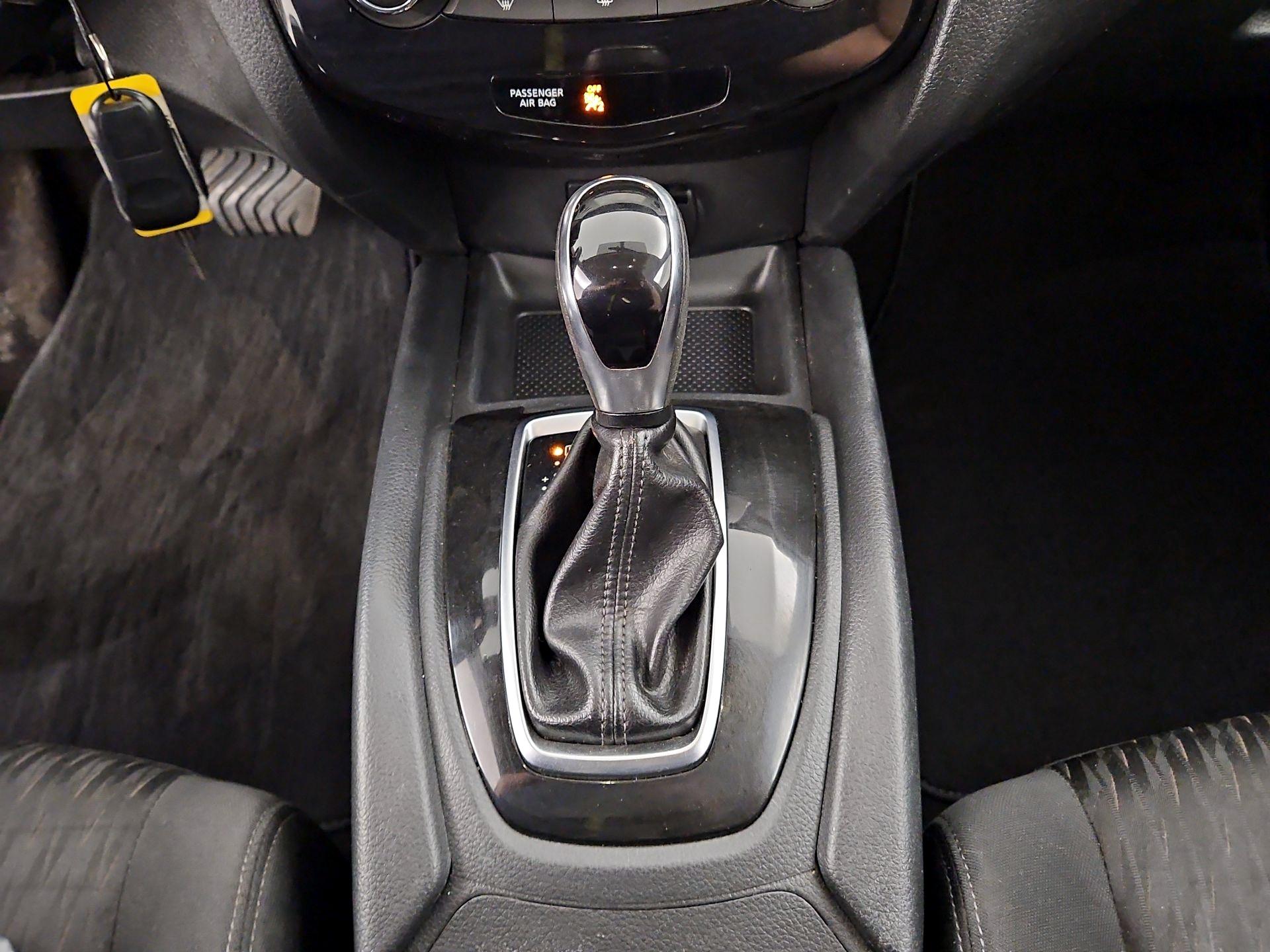 Thumbnail: 2017 Nissan Rogue - 15