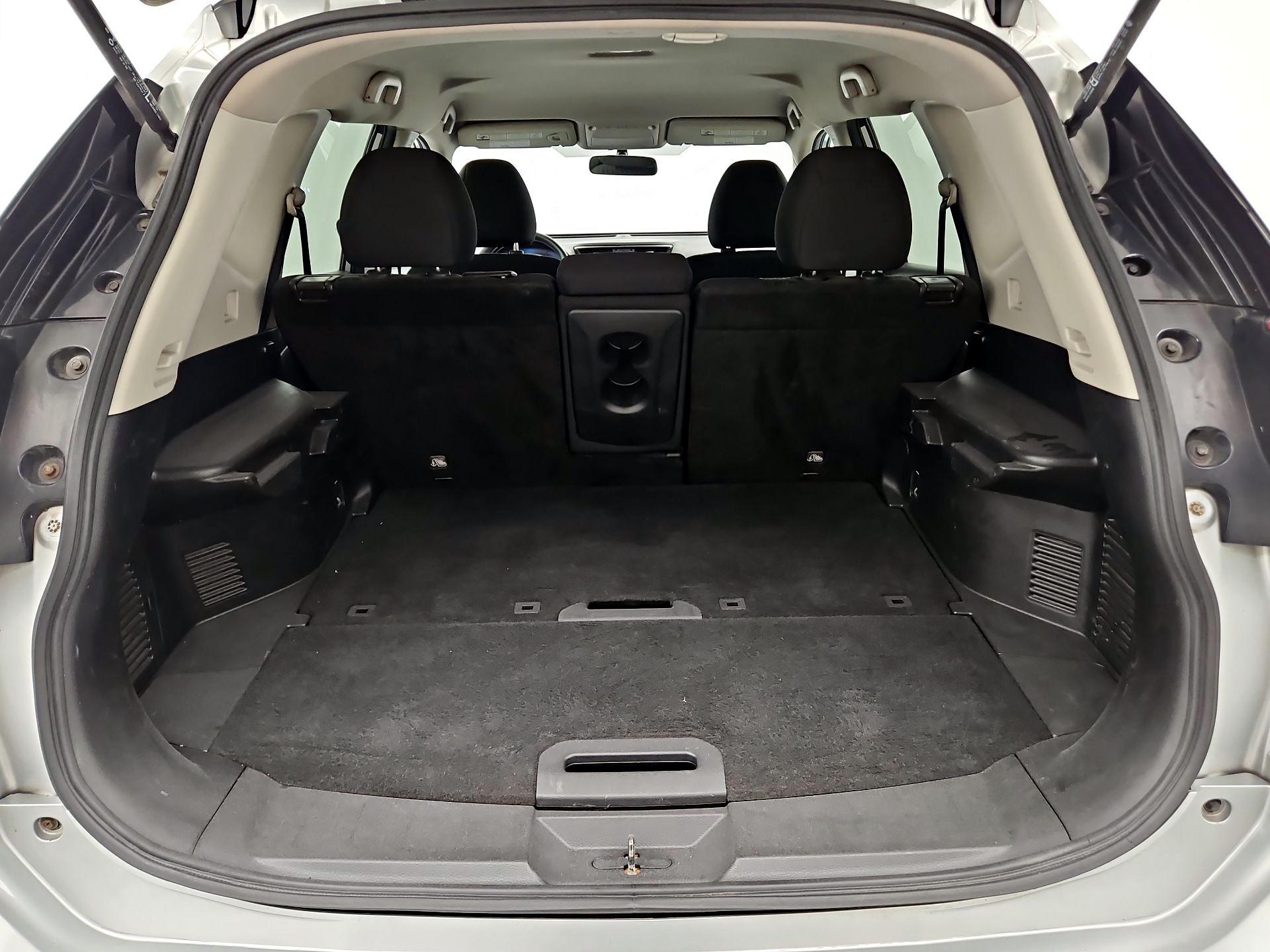 Thumbnail: 2017 Nissan Rogue - 18