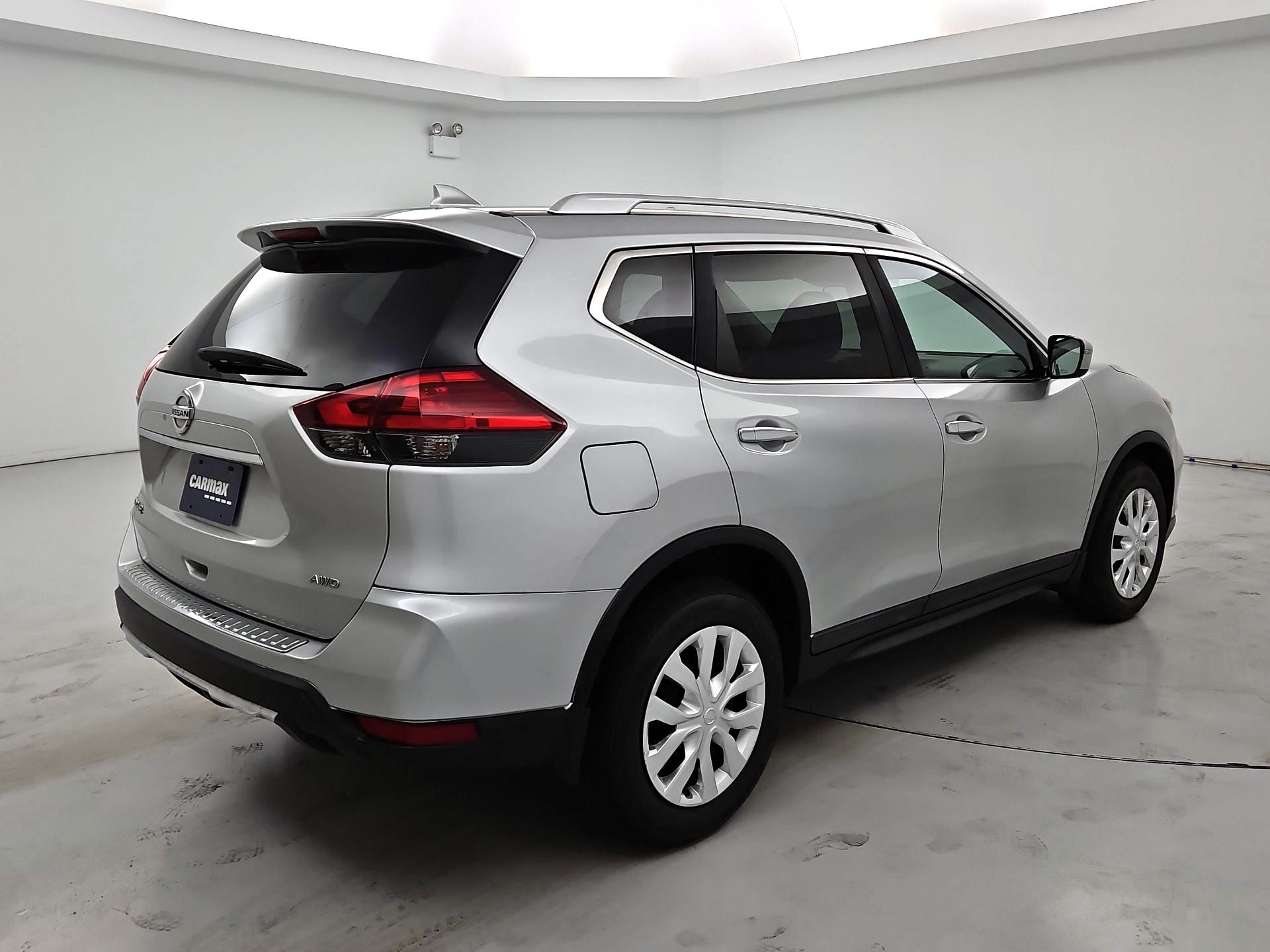 Thumbnail: 2017 Nissan Rogue - 5