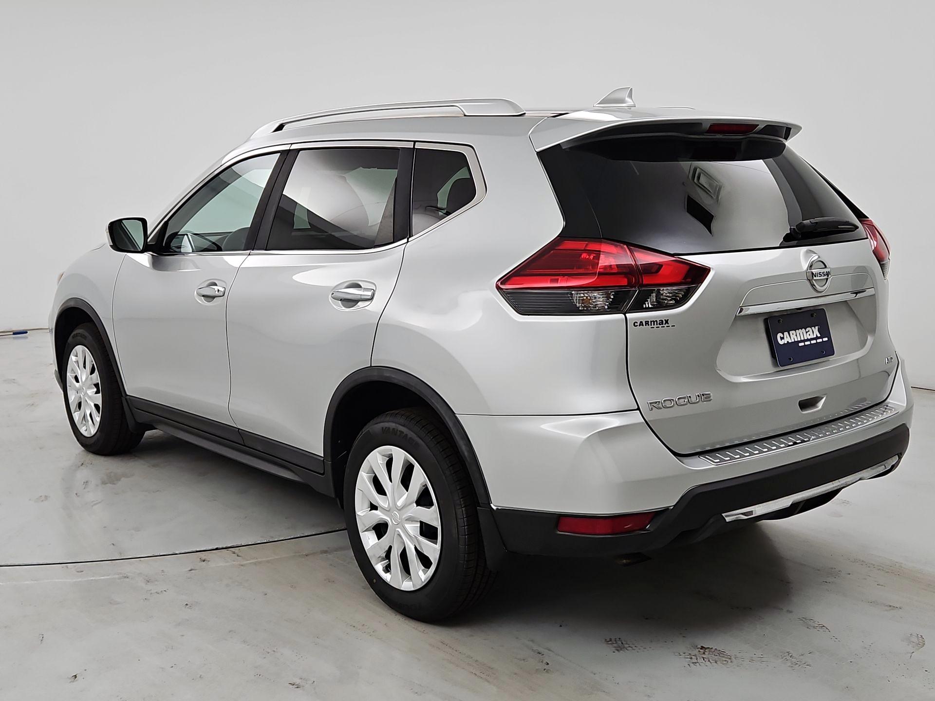 Thumbnail: 2017 Nissan Rogue - 7