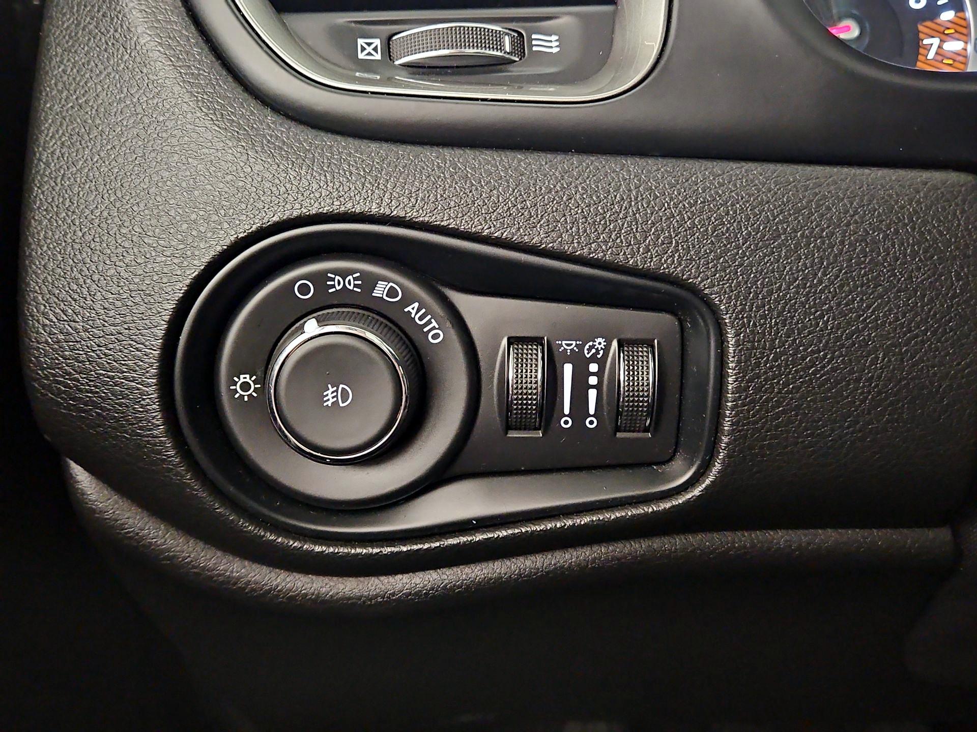 Thumbnail: 2022 Jeep Renegade - 11