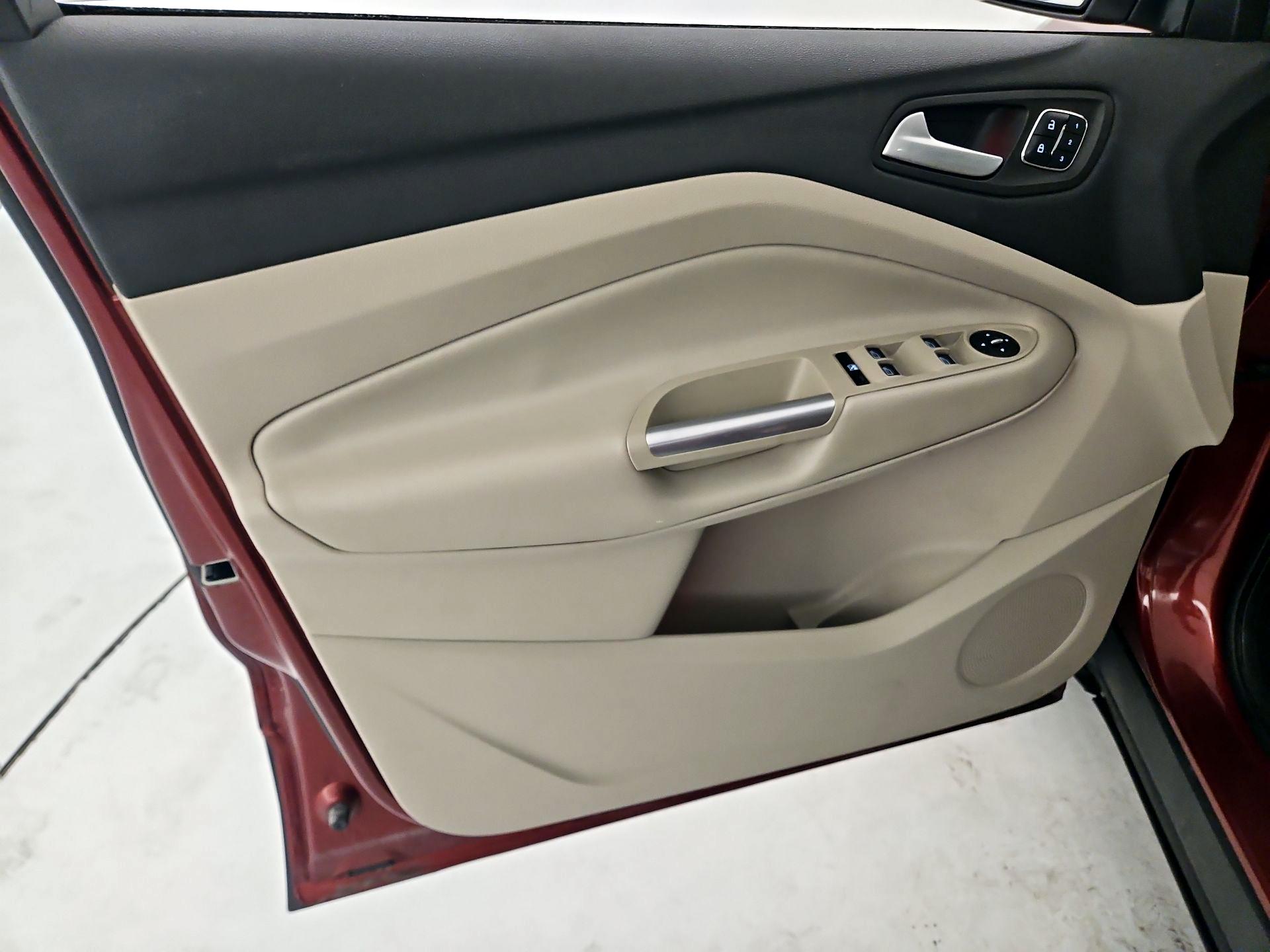 Thumbnail: 2016 Ford Escape - 12